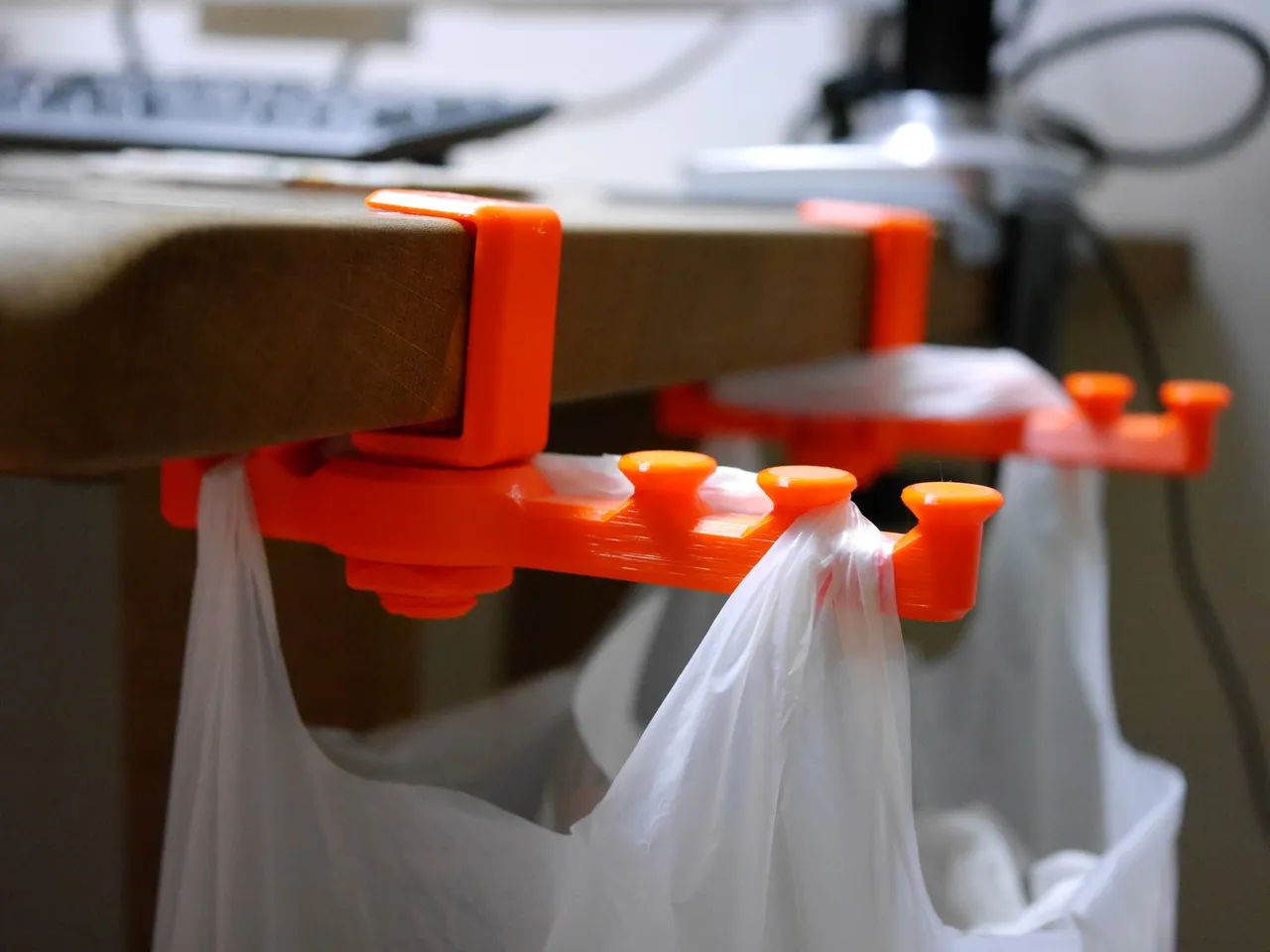 Eco-friendly deskside trash bags holder by rin_ofumi Download