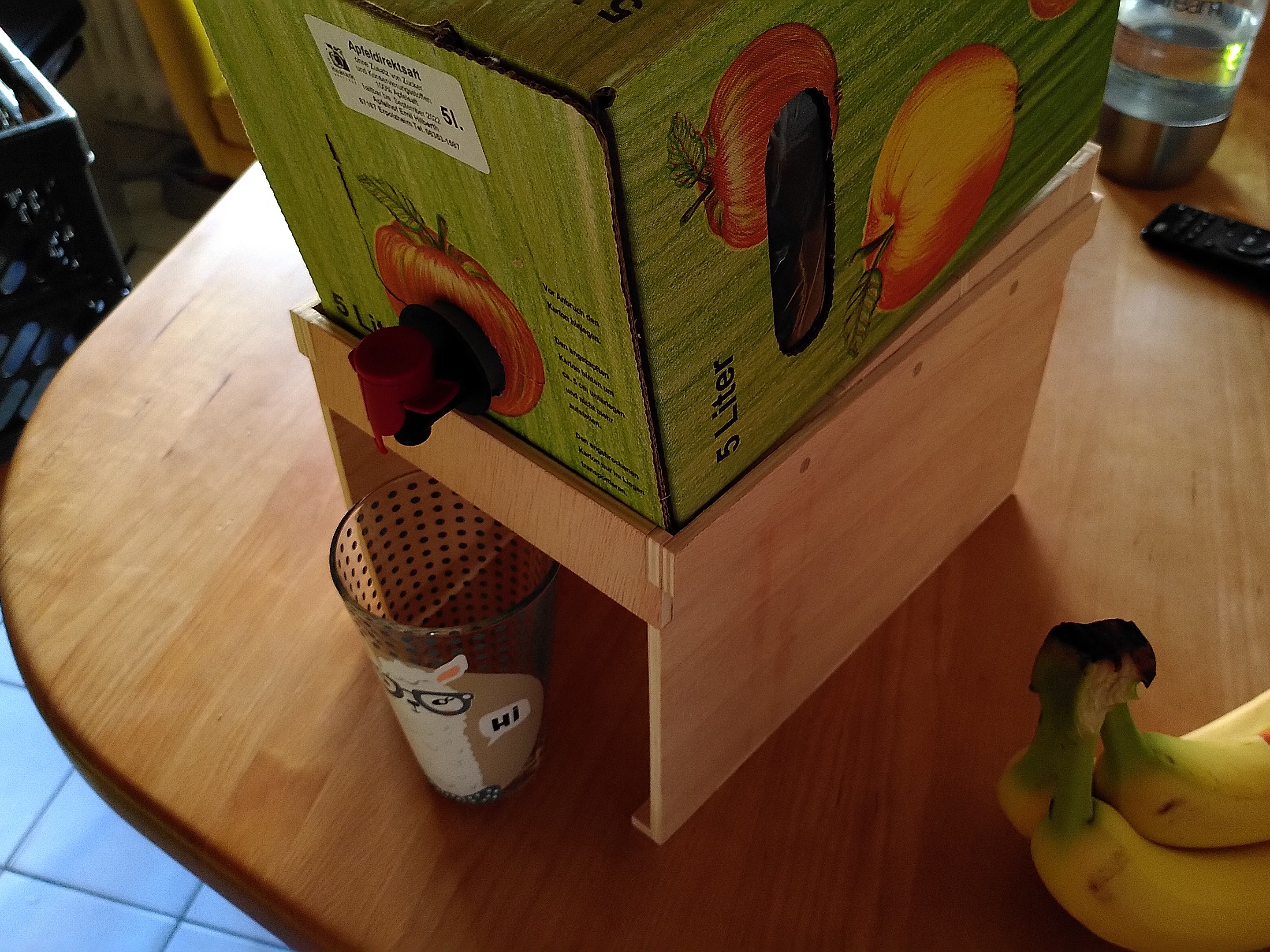 Halter Apfelsaftkarton / Apple juice carton holder