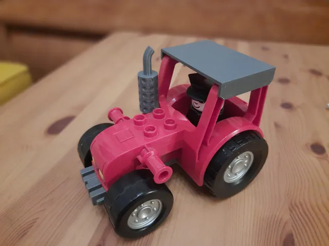 Duplo tractor exhaust