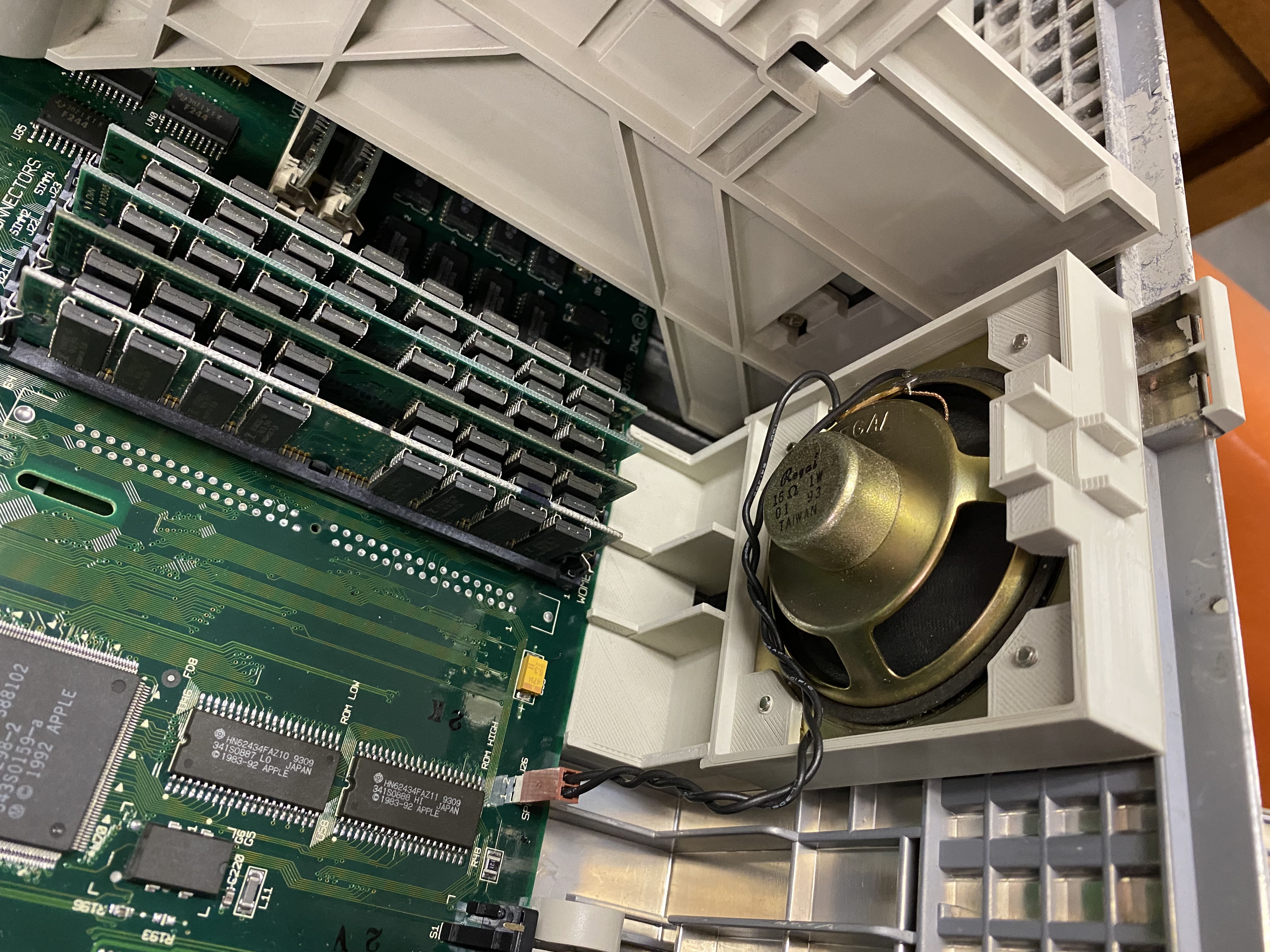 Mac Quadra650 Speaker Mount for Quadra 700