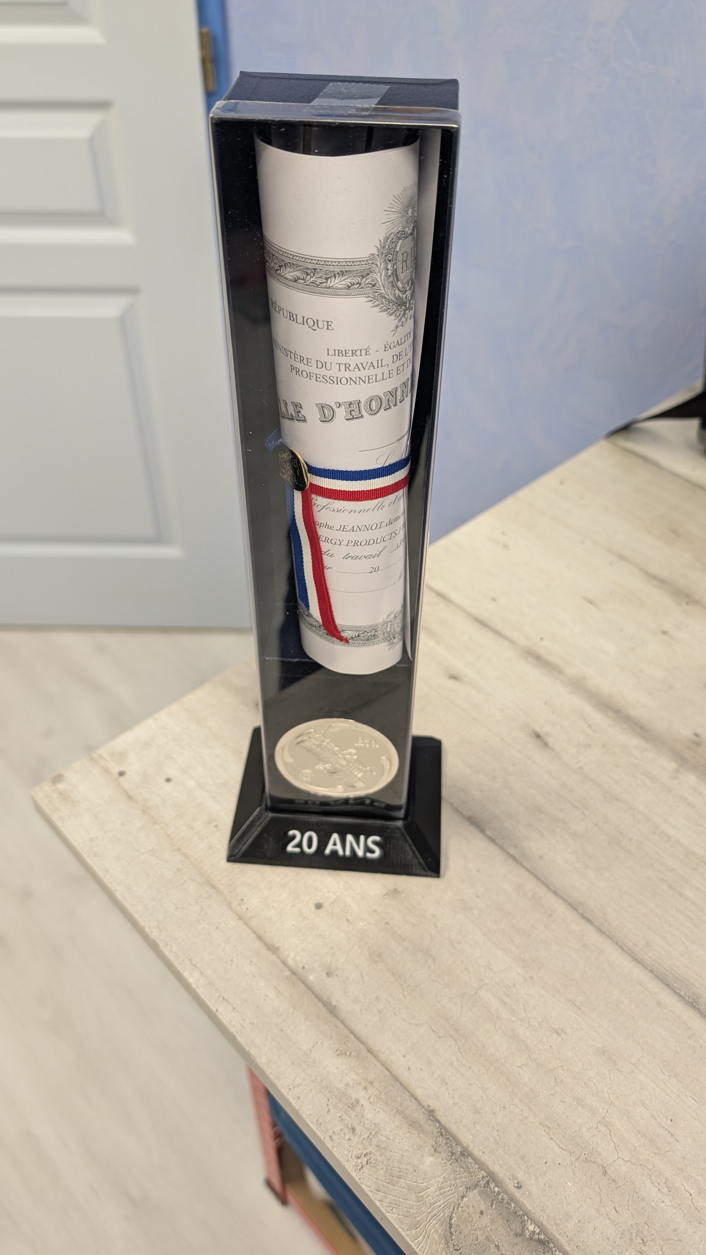 Support présentoir Médaille du Travail 49mm x 70mm