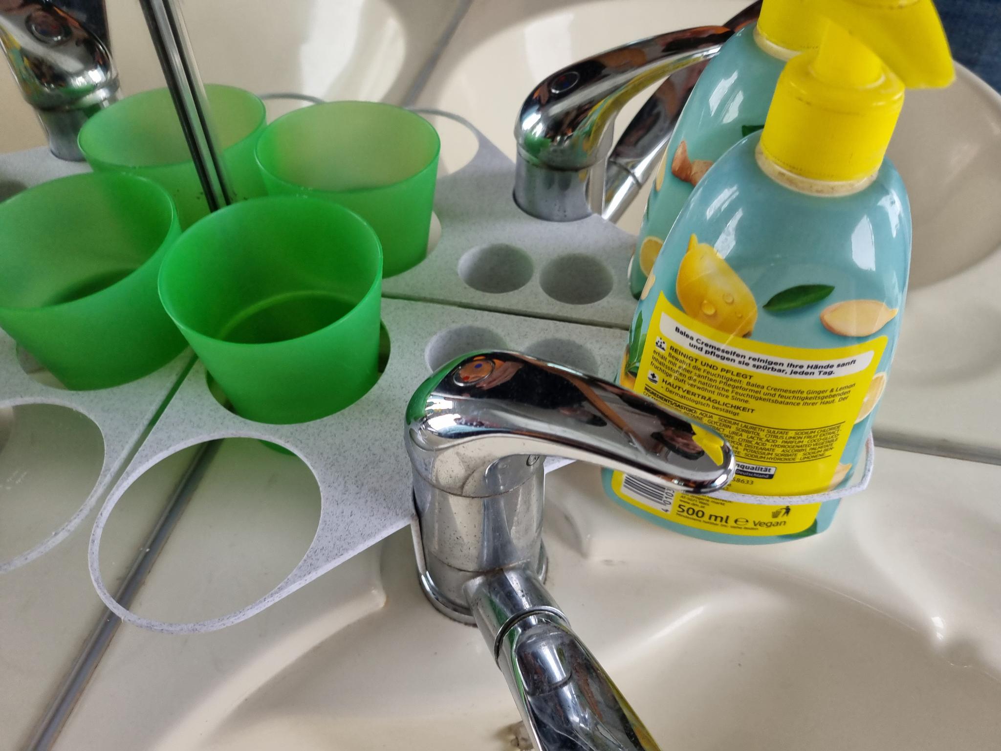 Bathroom utensils holder Weinsberg RV