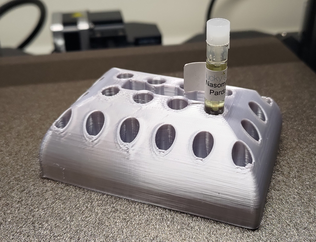Miniatura 3 do modelo 3D perfume sample holder