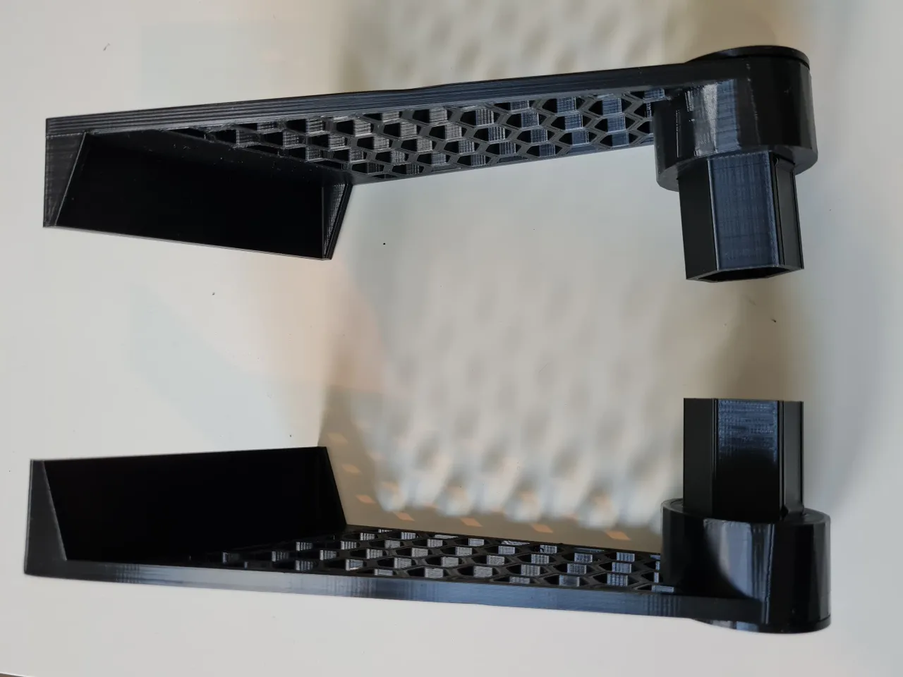 Paper Towel Holder - Command Strip Optimized by Nashlake, Download free  STL model