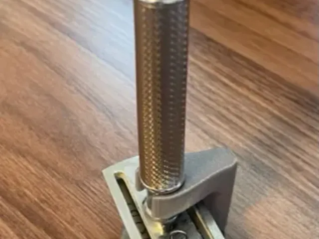 Cheap, minimalistic razor holder/ razor stand // günstiger, minimalistischer Mühle Rasierhobel Halter, Ständer