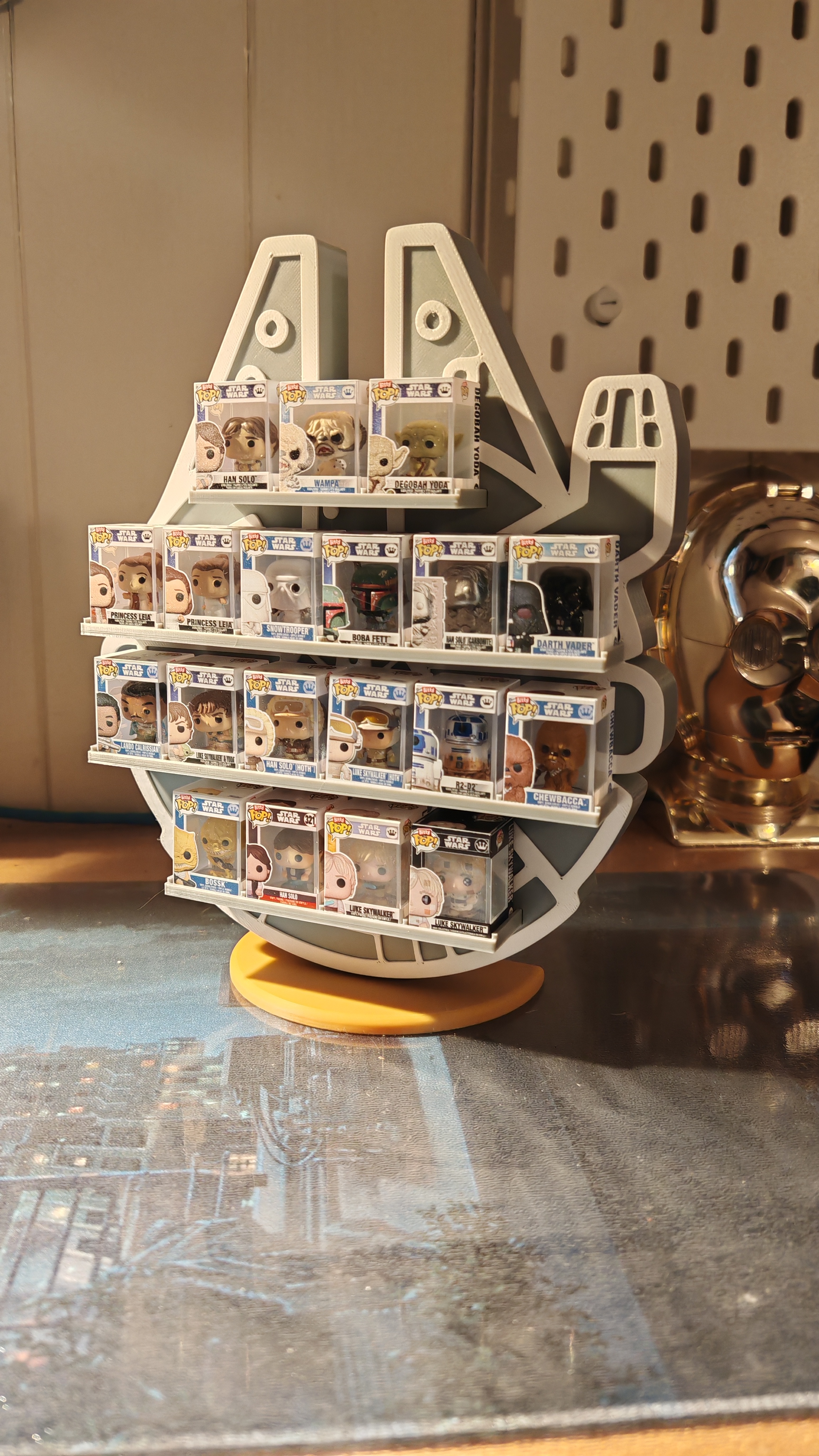 Funko Bitty Pop Star Wars Millenium Falcon stand