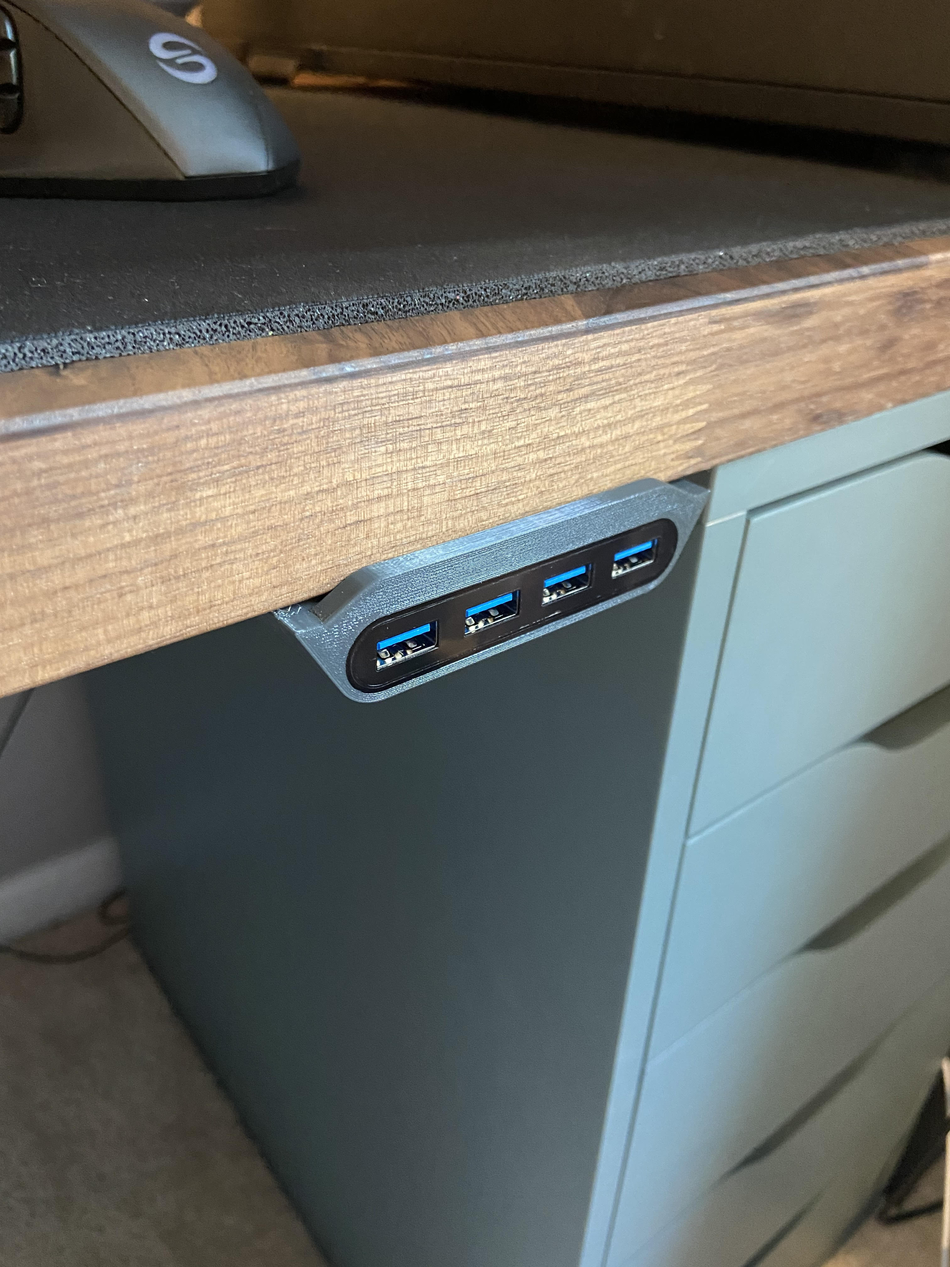 StarTech USB Hub Under Desk Mount