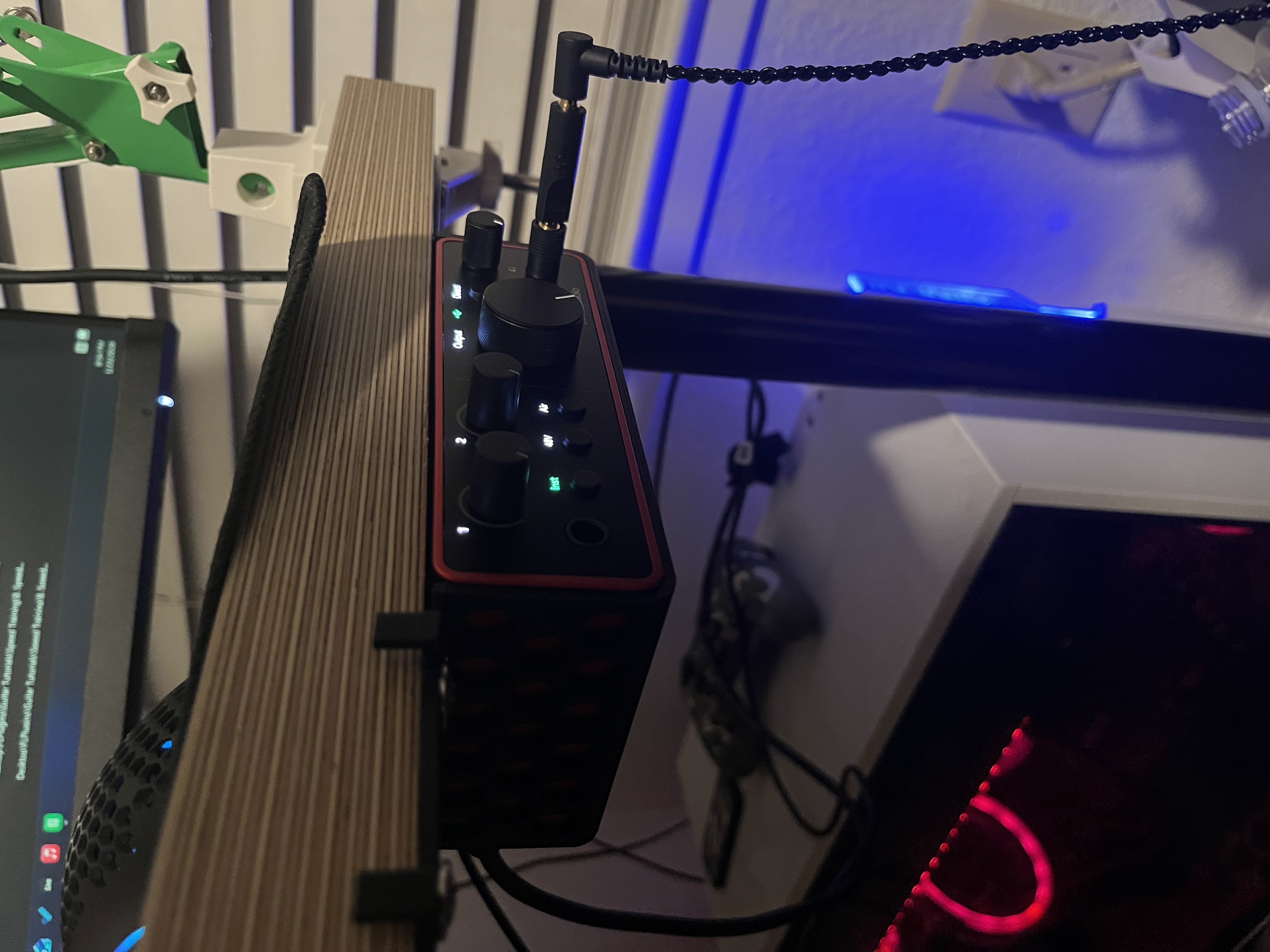 Scarlett Solo 4th Gen Under Desk Mount