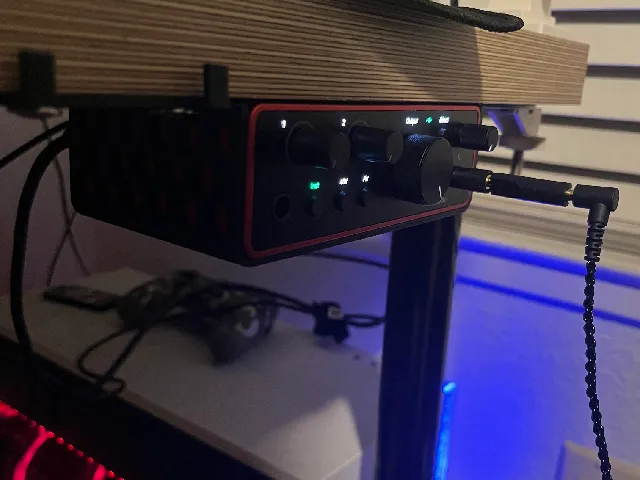 Scarlett Solo 4th Gen Under Desk Mount