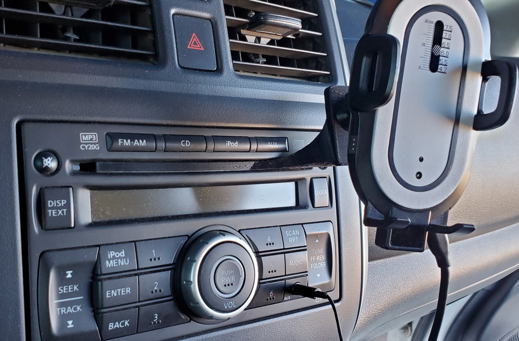 STL file Support téléphone voiture lecteur CD/ Car phone mount CD