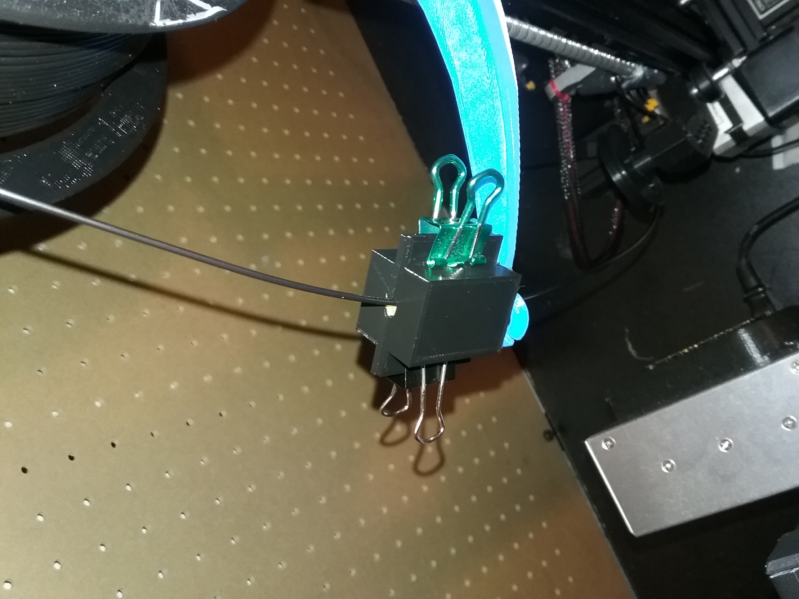 Filament binder clip cleaner