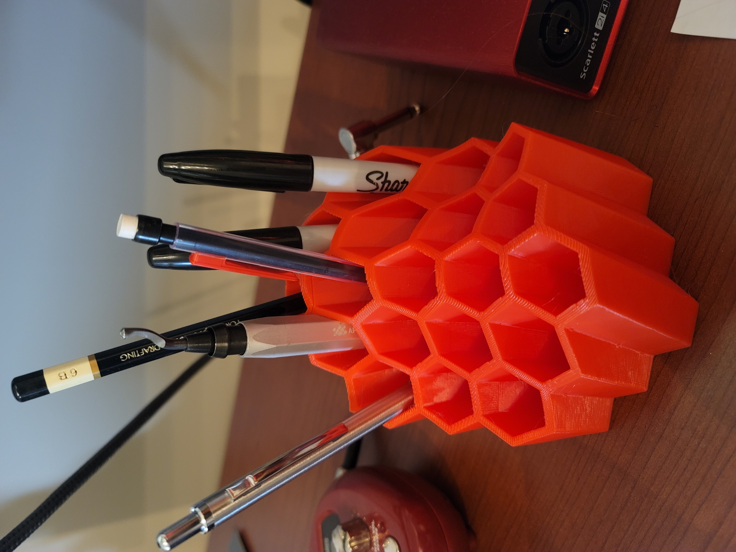 Honeycomb pencil stand with bottom