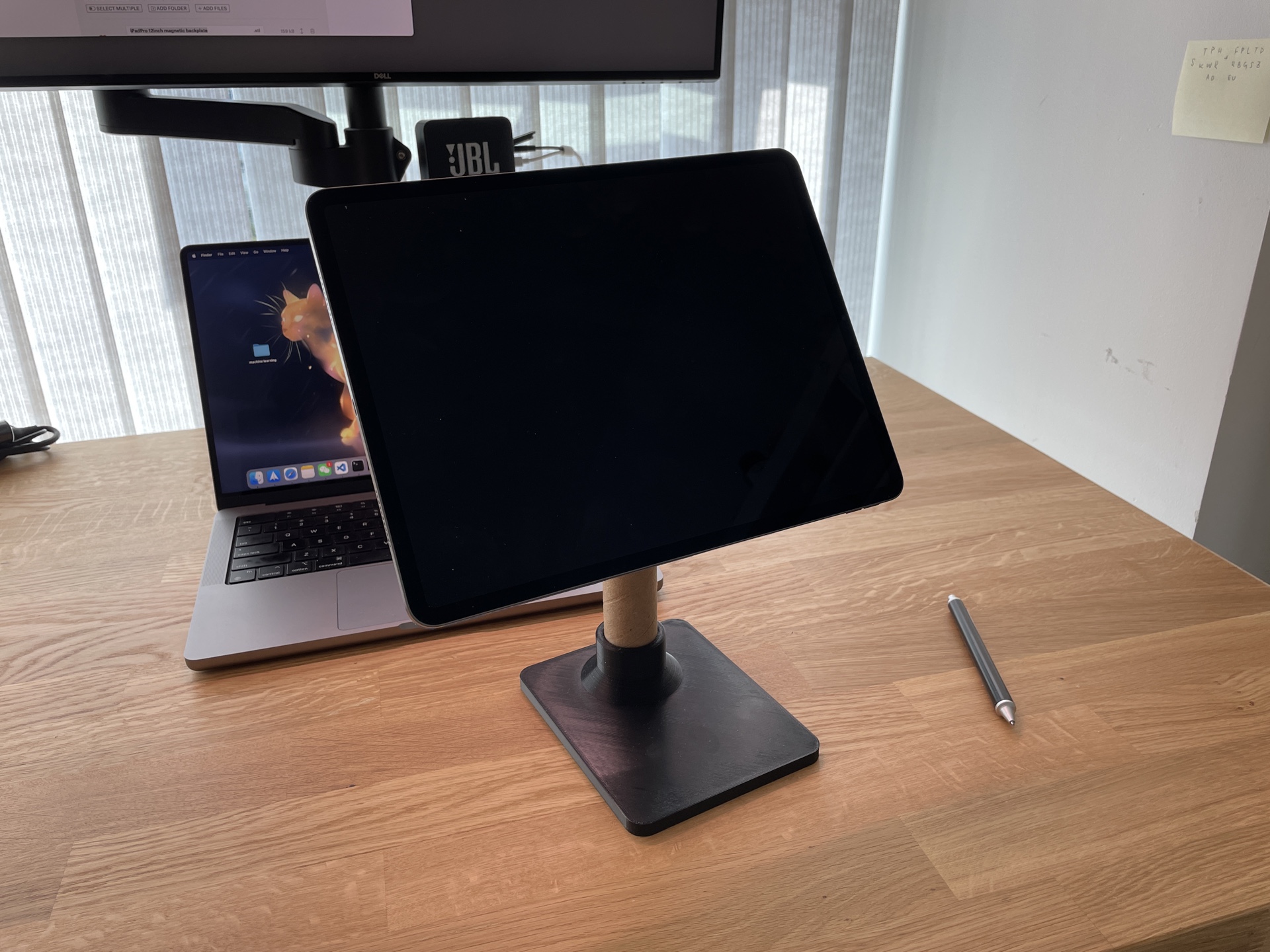 Magnetic iPadPro 12inch stand