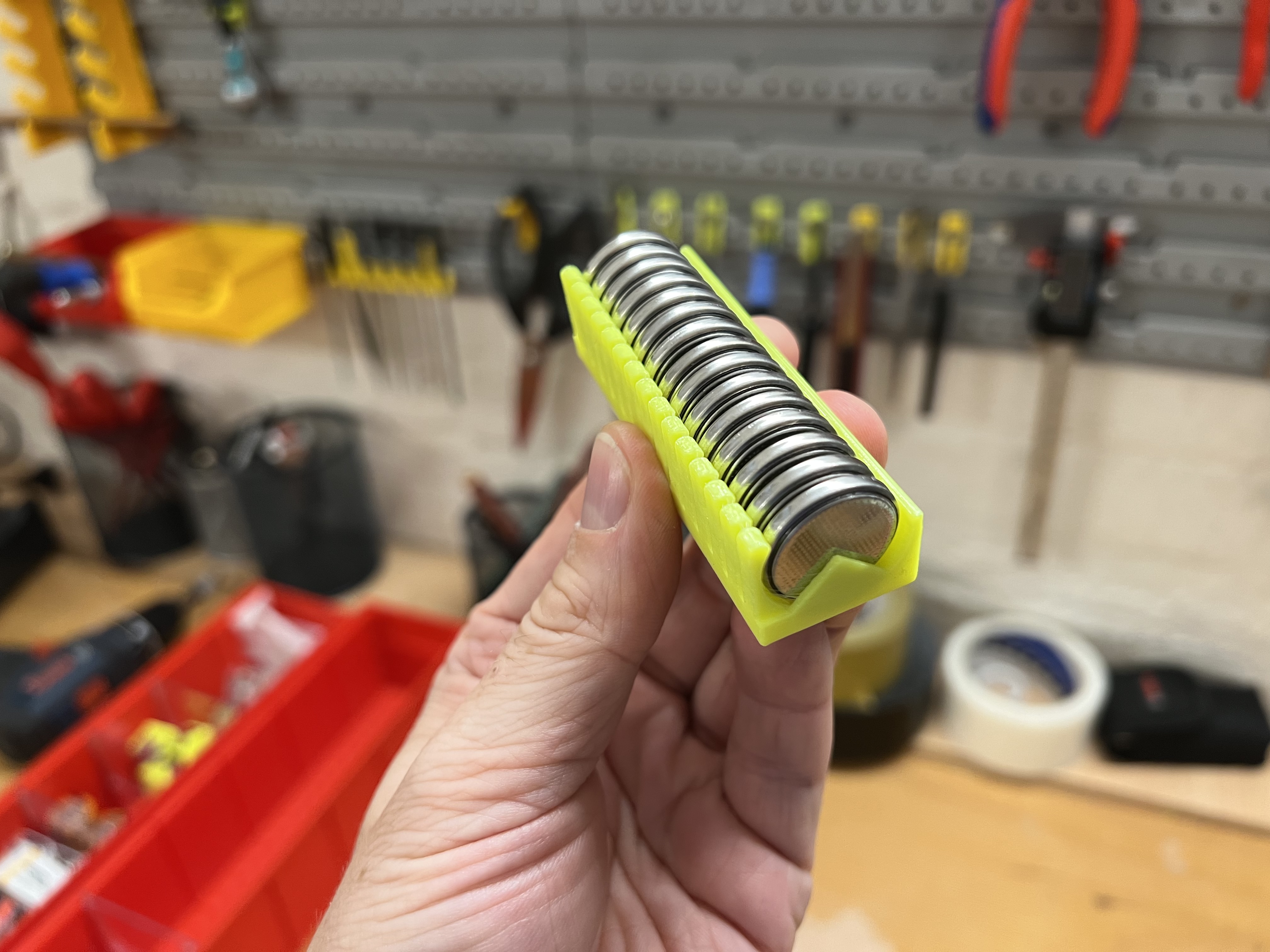 Miniatura 4 do modelo 3D Compact holder for CR2032 button cells