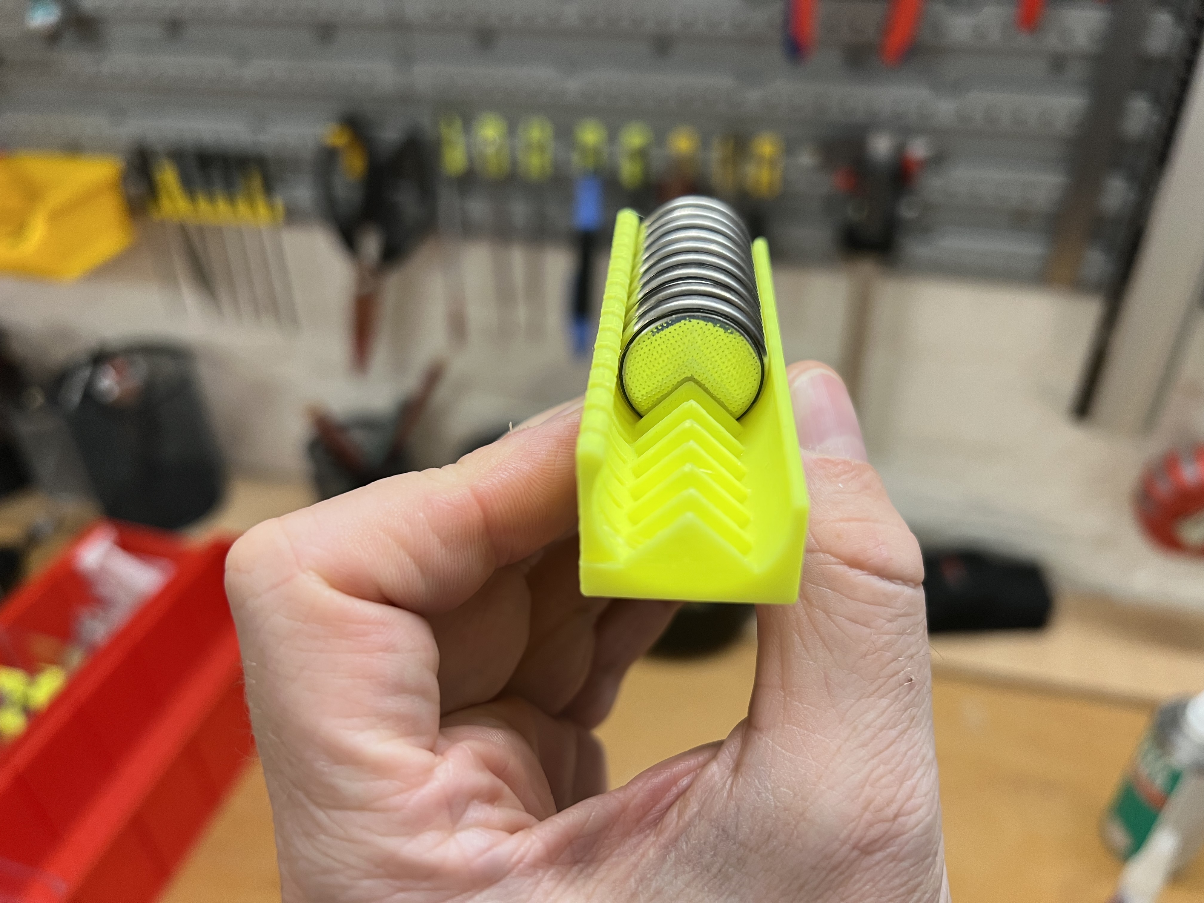 Miniatura 3 do modelo 3D Compact holder for CR2032 button cells