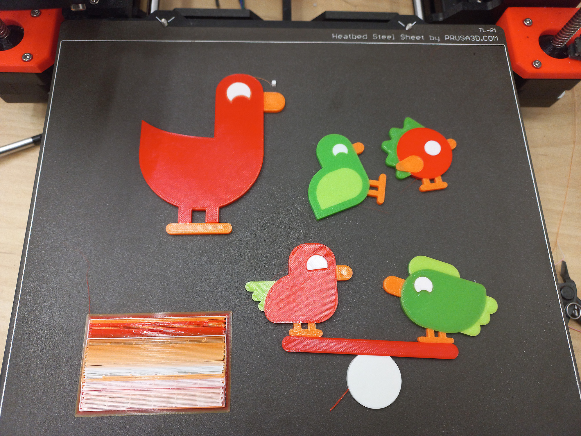MMU-inclined birbs (Kurzgesagt fridge magnets for MMU users)