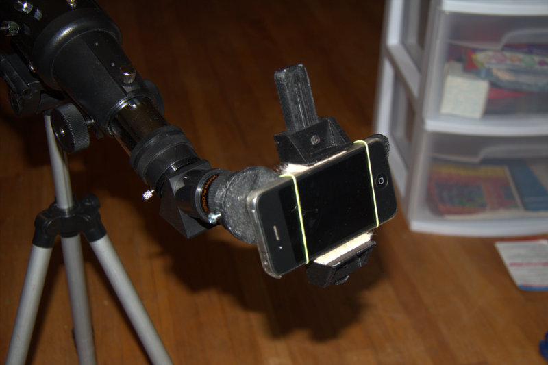 Adjustable phone holder for afocal projection astrophotography