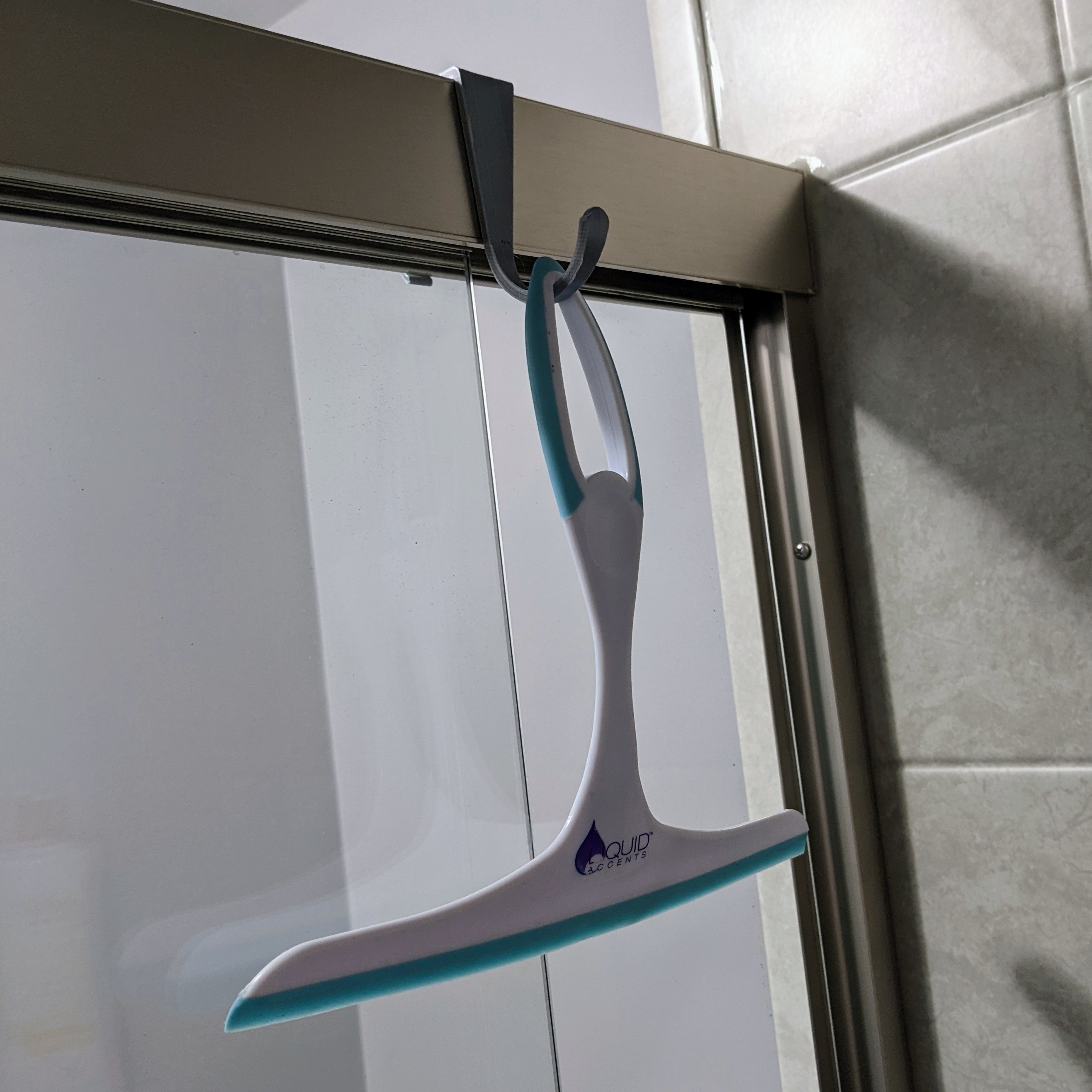 Miniatura 2 do modelo 3D Shower squeegee / scraper hook