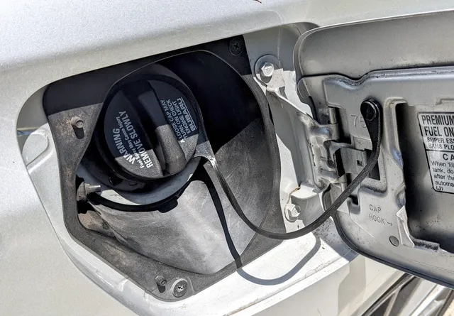 GAS CAP TETHER (WRX)