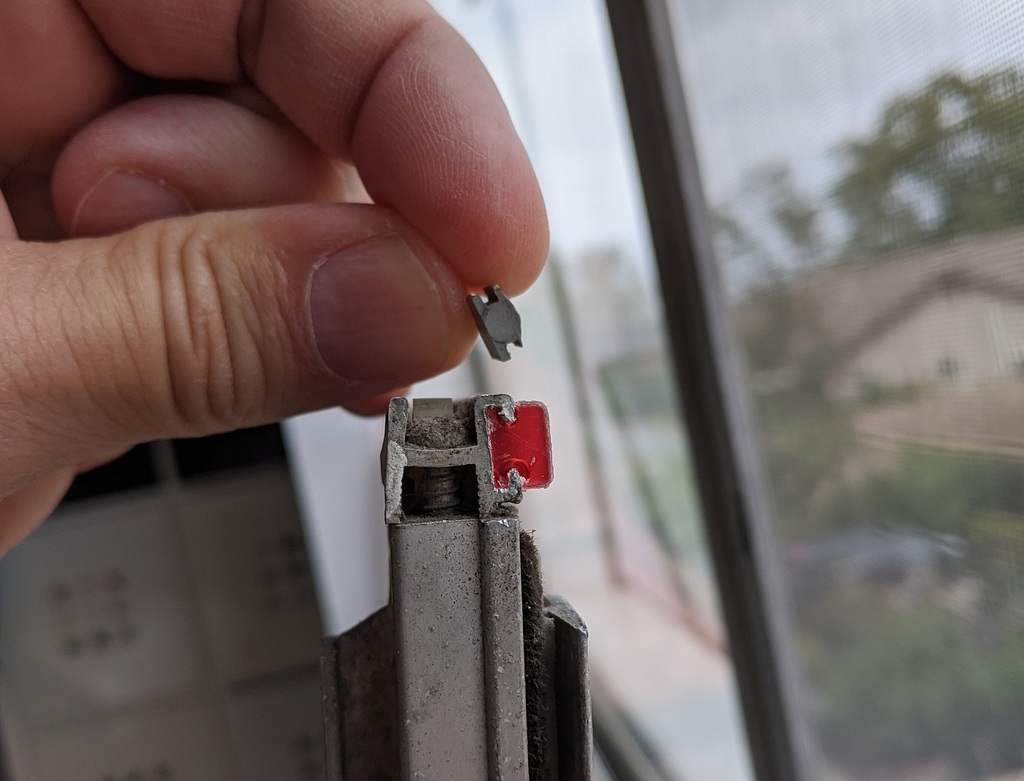 Miniatura 2 do modelo 3D Window Frame Slider Replacement