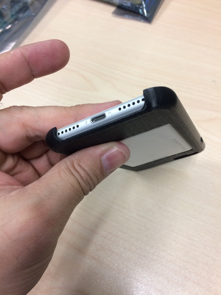 iPhone7 badge carrier cover by Julius3E8 | Download free STL model ...