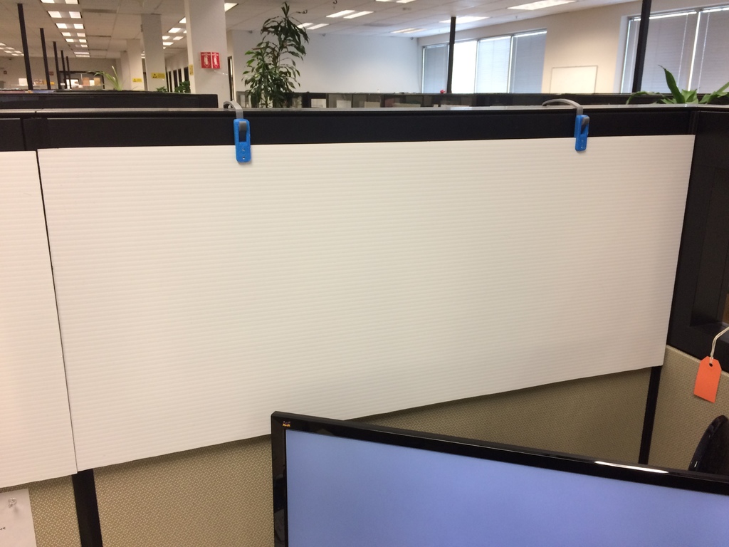 Cubicle privacy panel hinges