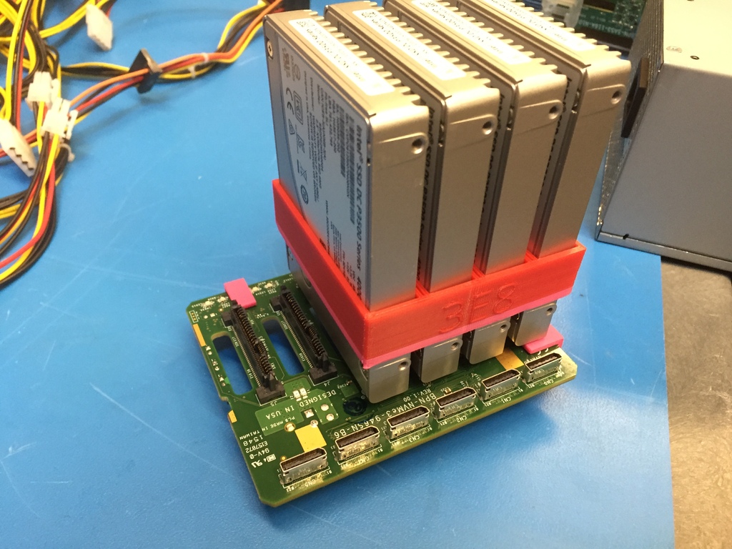 19mm-spaced U.2 2.5" SSD bracket for 4x drive backplane