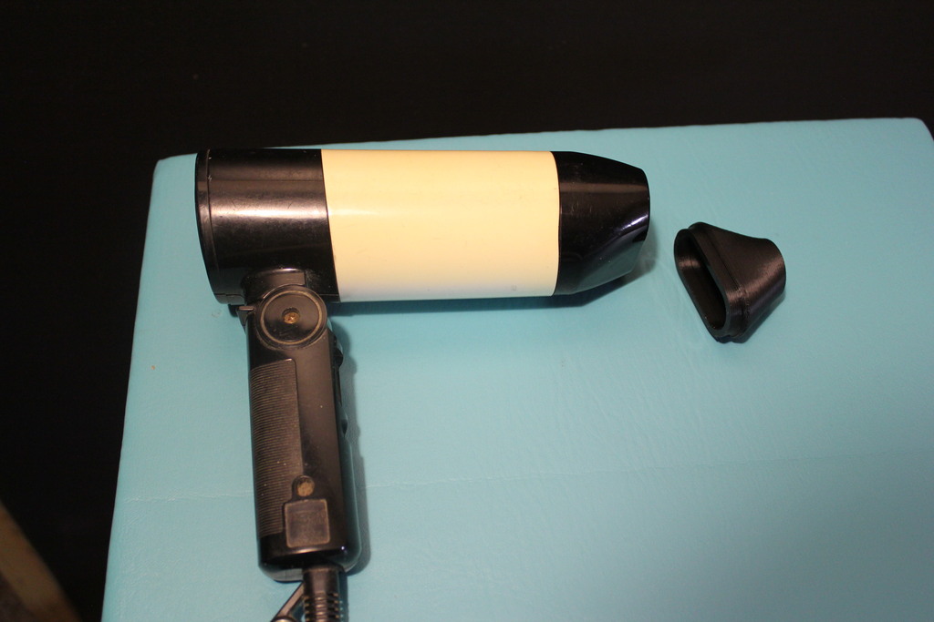 Hair dryer nozzle adapter for air mattress