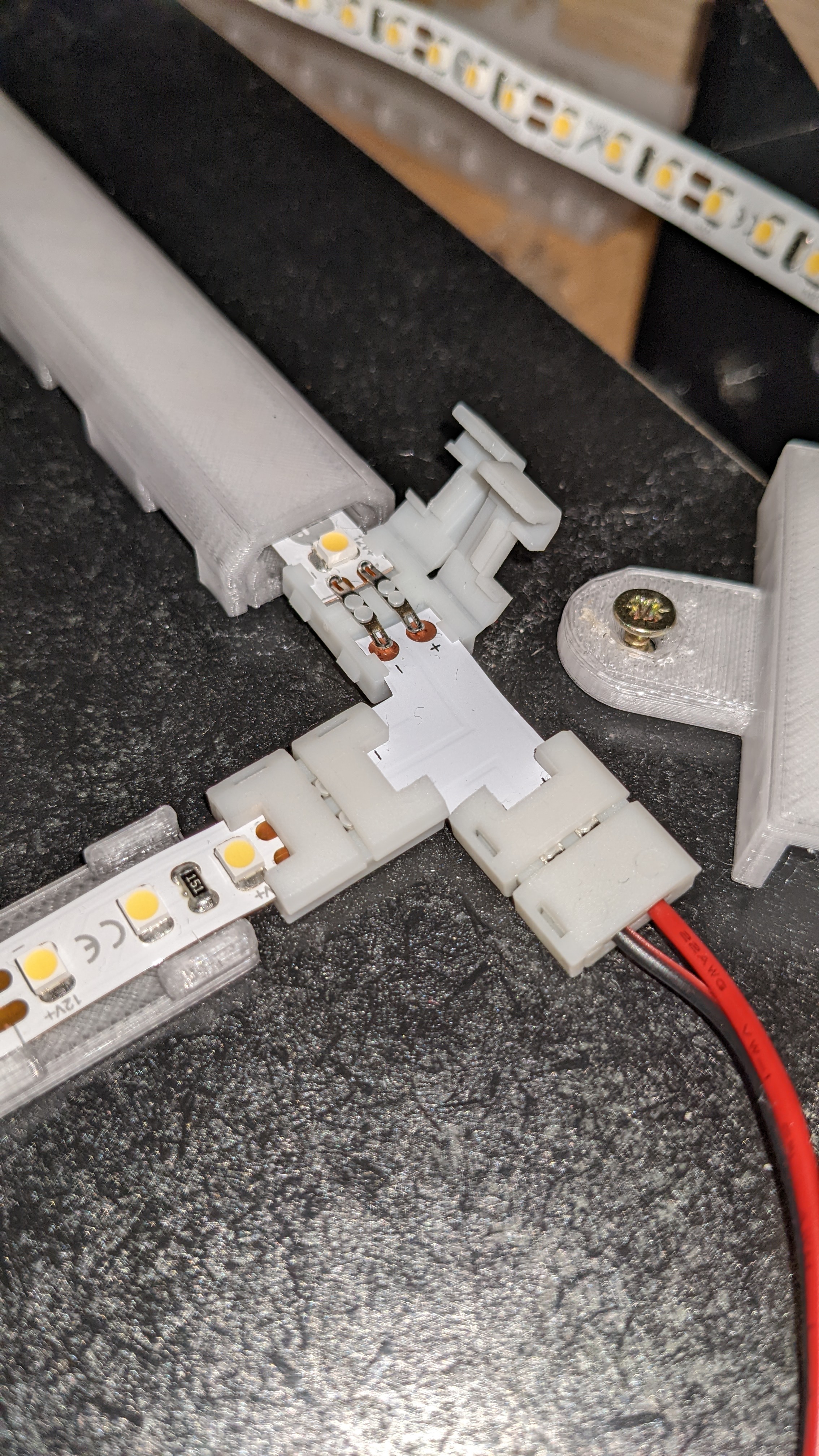 Miniatura 9 do modelo 3D LED-strip mount and diffuser
