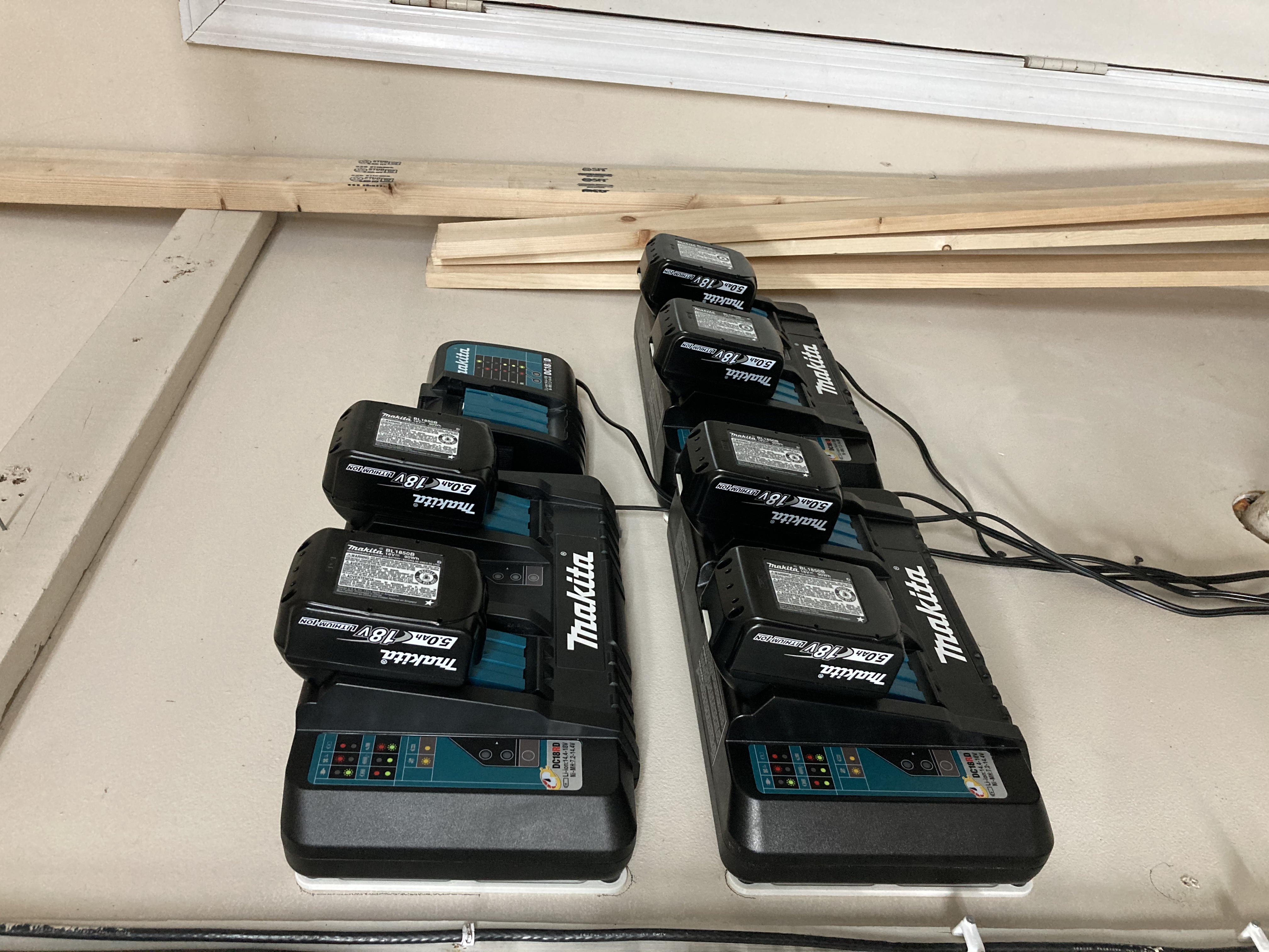 Makita dual charger wall mount hot sale