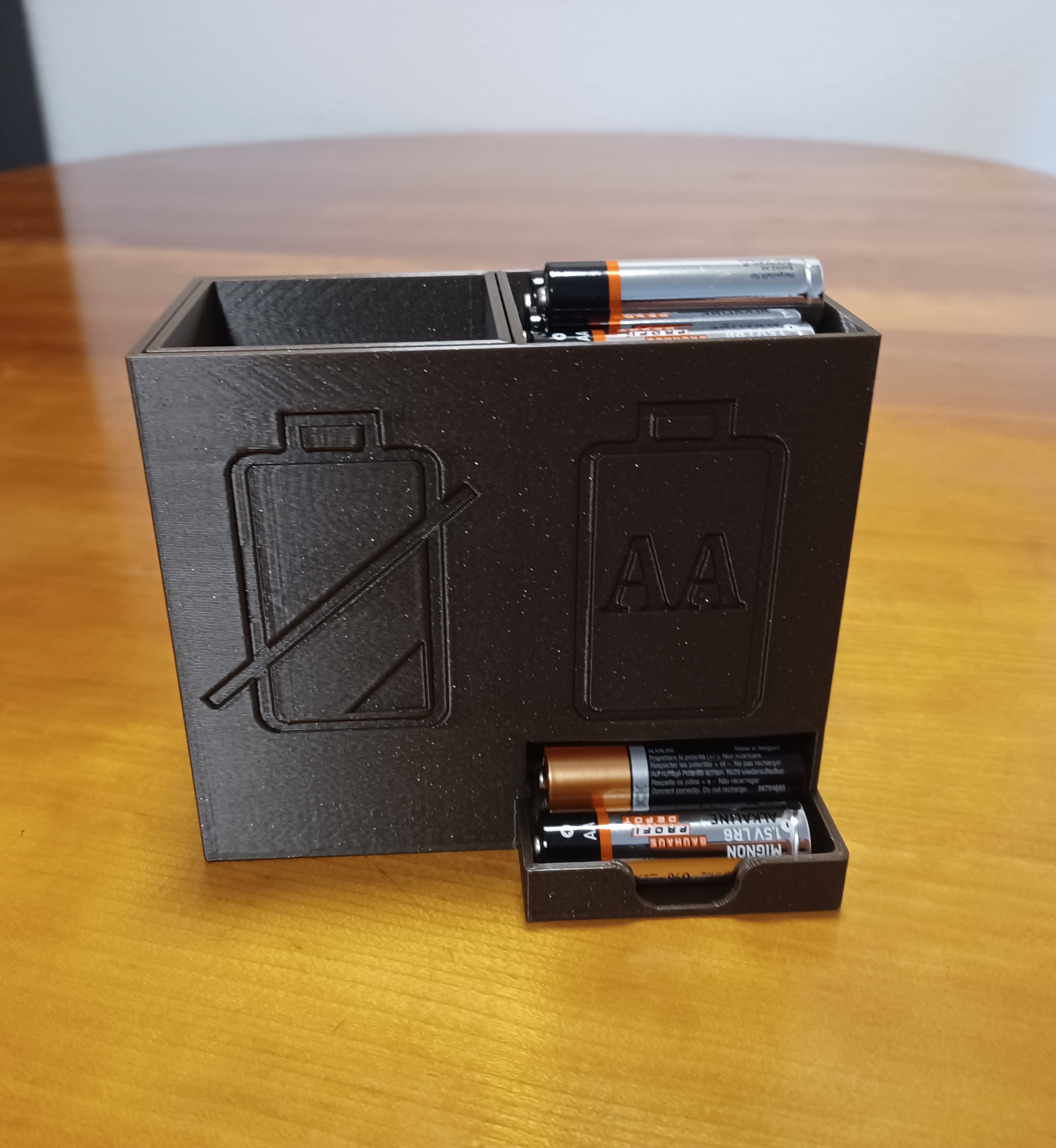 AAA and AA Battery Storage