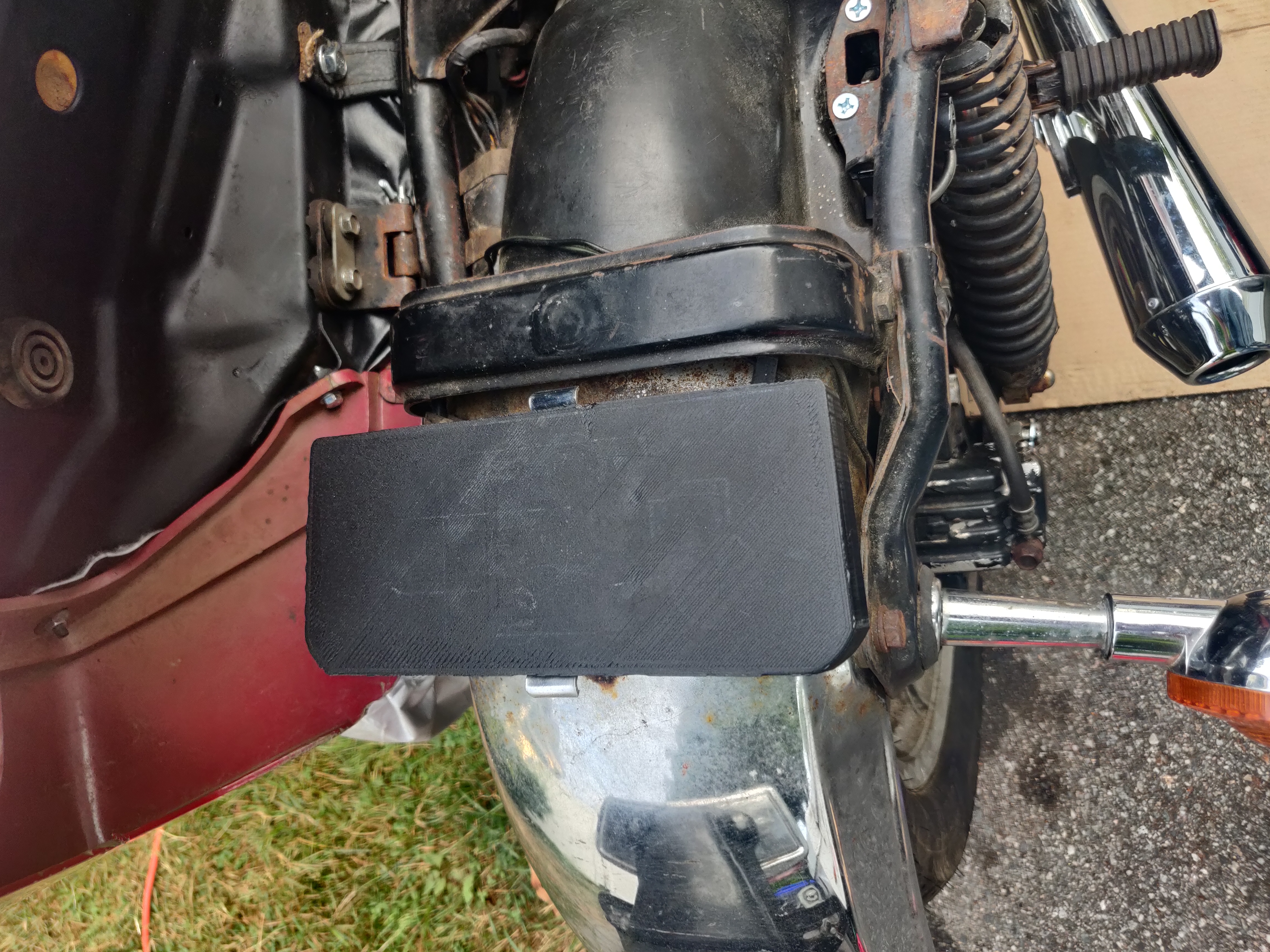 1977 Yamaha XS400D Toolbox Cover / Fender Storage Top Cover