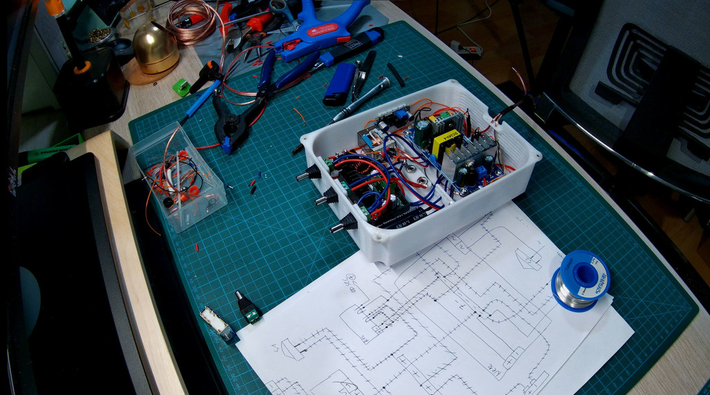 Mains priority switching case — thumbnail 7