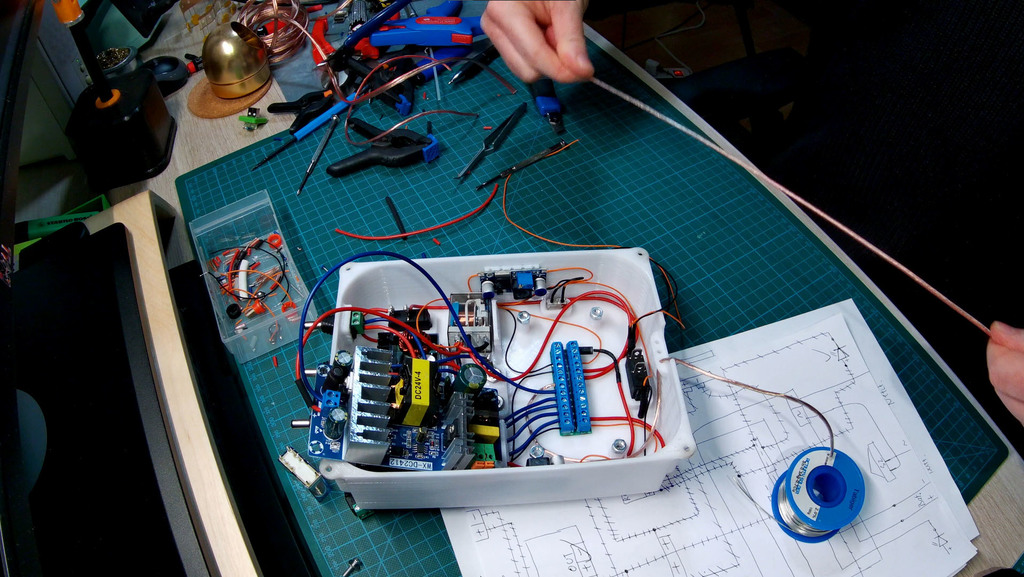 Mains priority switching case — thumbnail 8