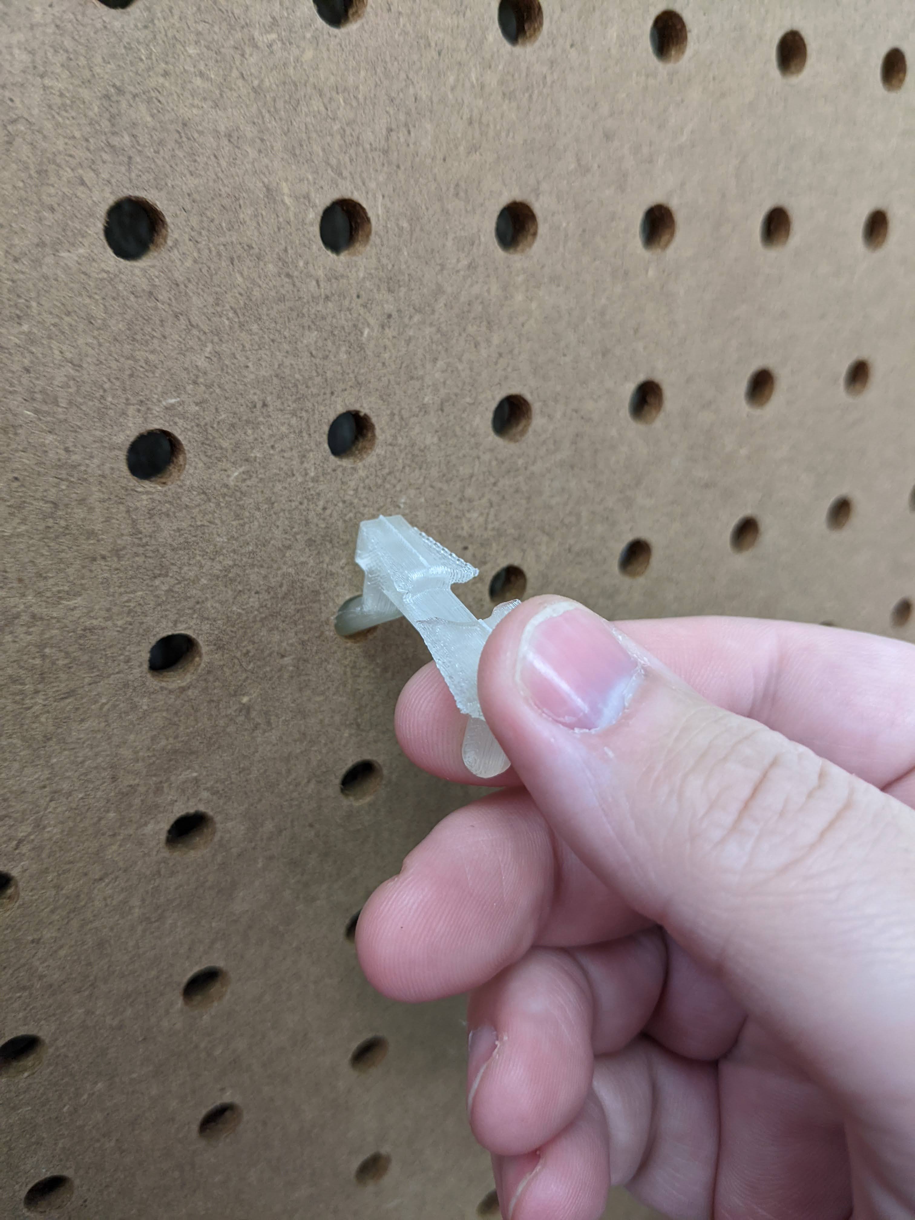 Miniatura 4 do modelo 3D Sy's Peglock - Locking Pegboard System