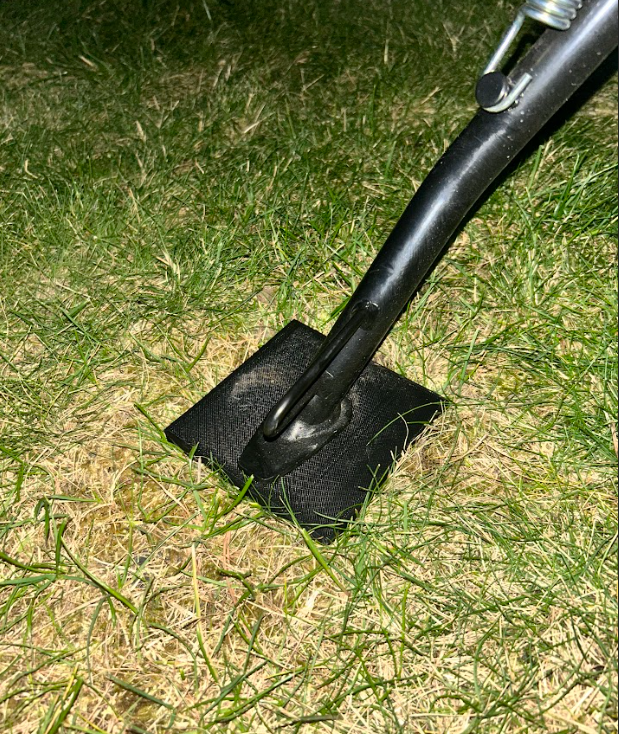 Motorcycle plate for grass surface