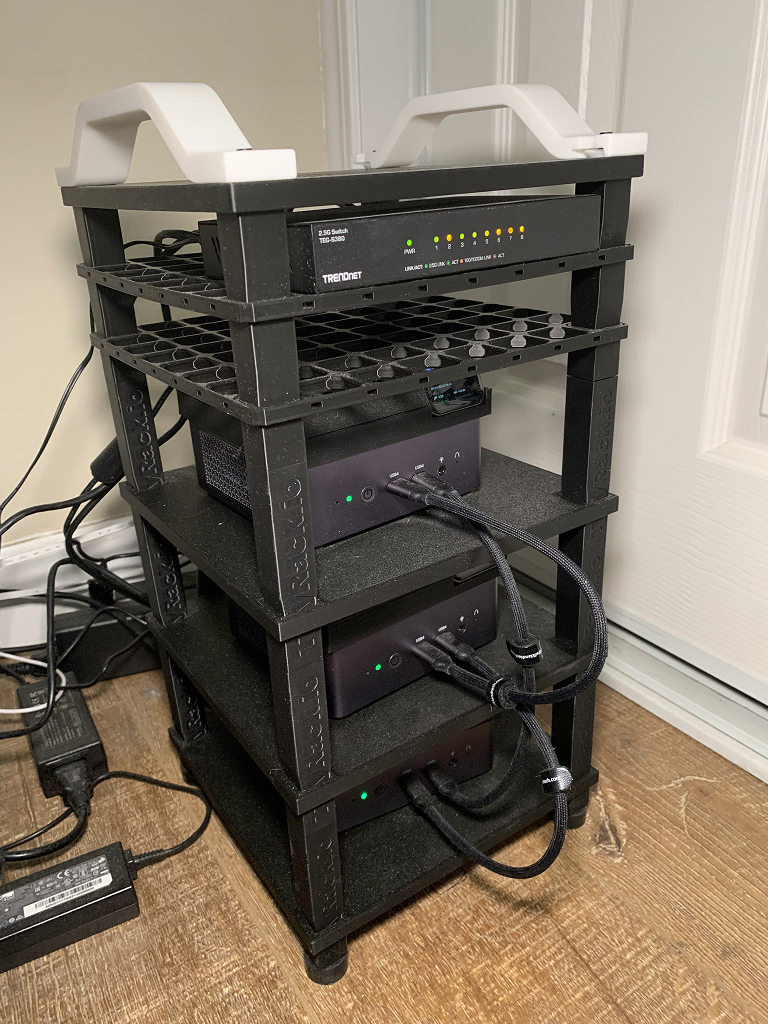 TinyRack - An open-source modular customizable mini server rack