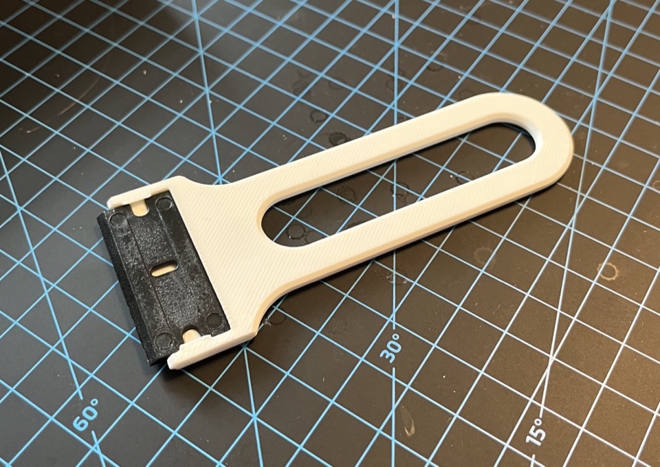 Small plastic bed scraper