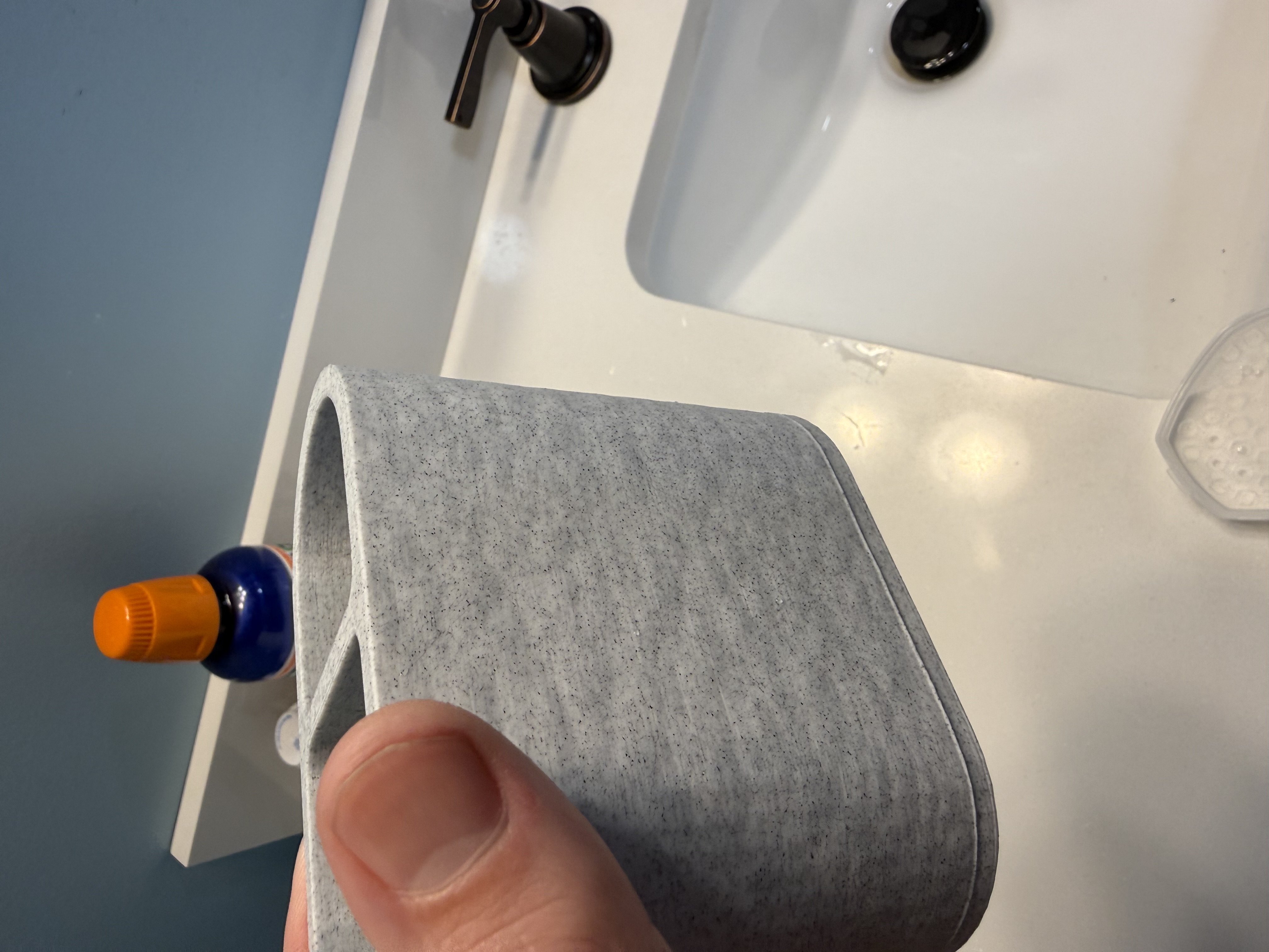 Simple Stylish Toothbrush Holder — miniatura 2