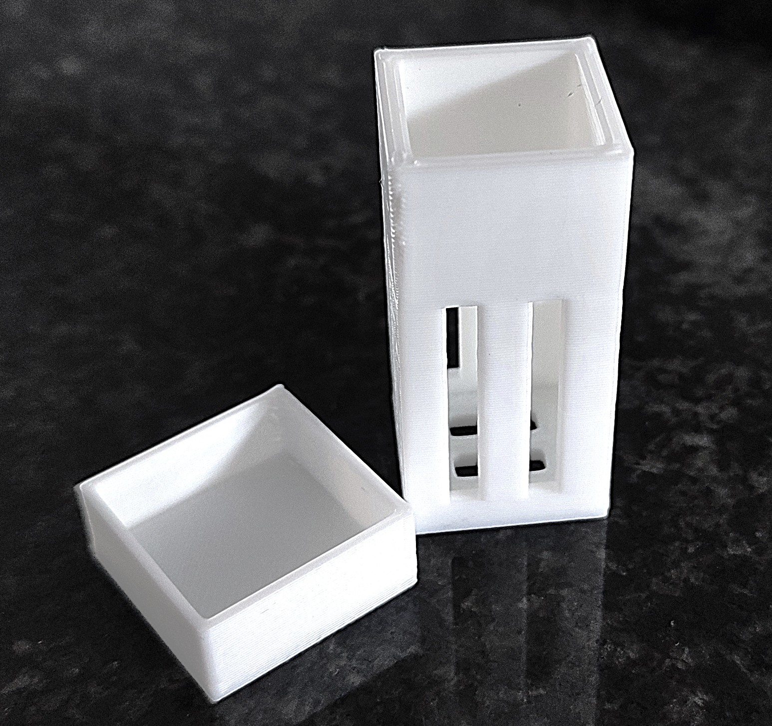 Compact disposable vape battery holder with friction fit lid