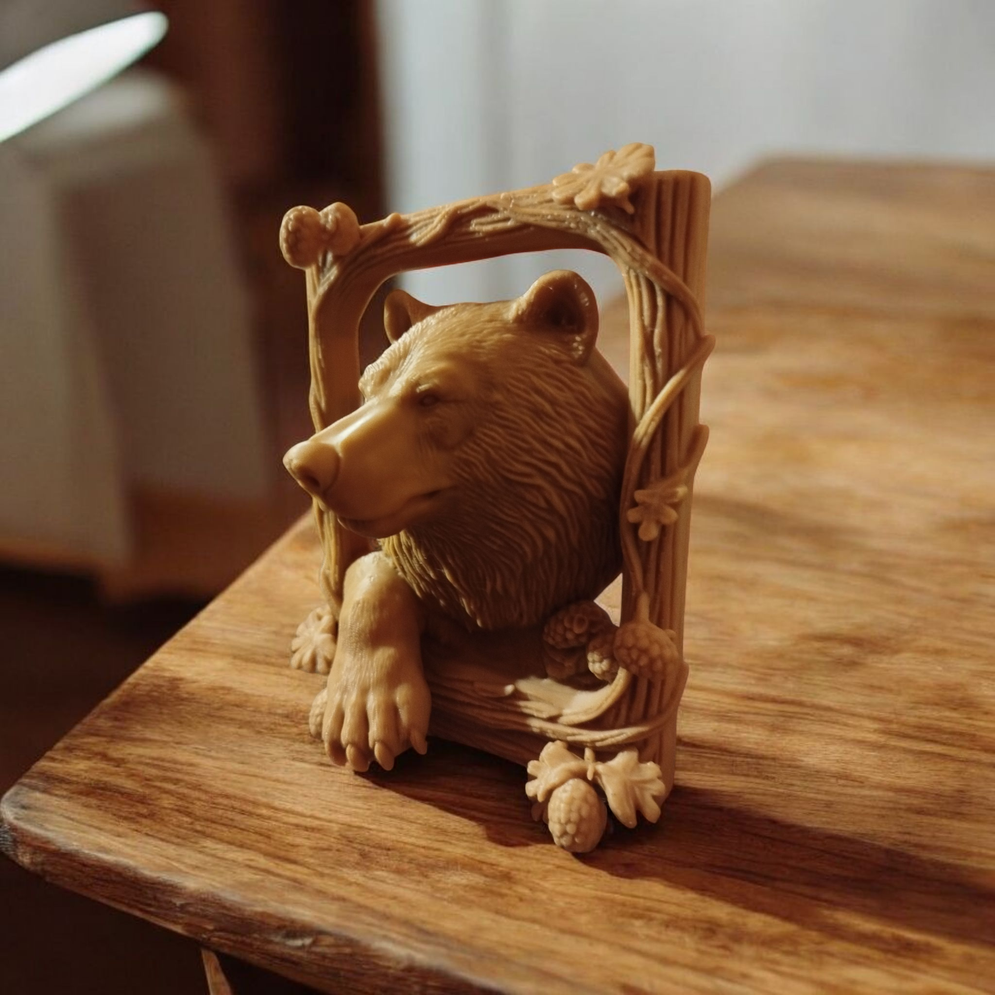 Miniatura 2 do modelo 3D “Bear Through the Pines”