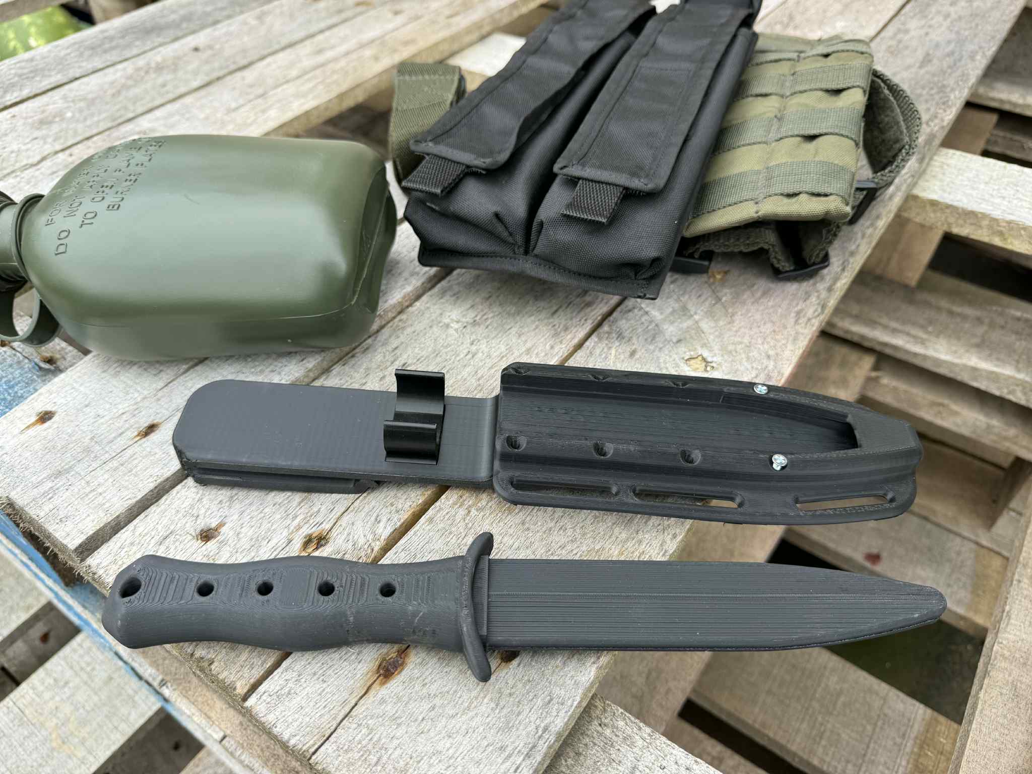 Training knife case including LARP/Airsoft knife