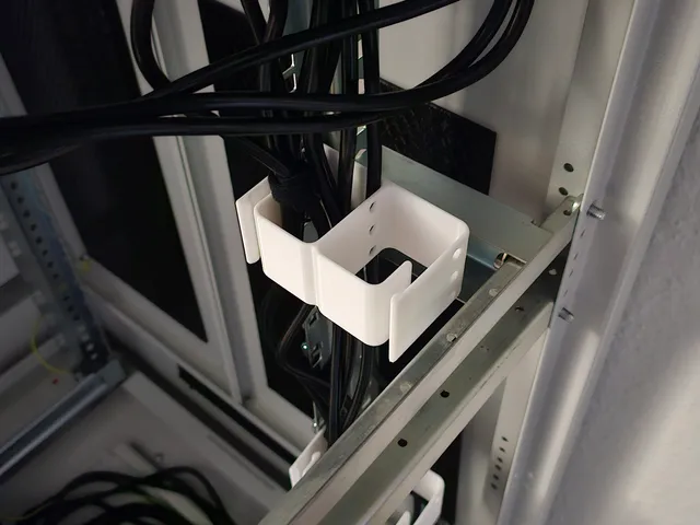 1U 60x100 wire retainer for L shaped rack rail