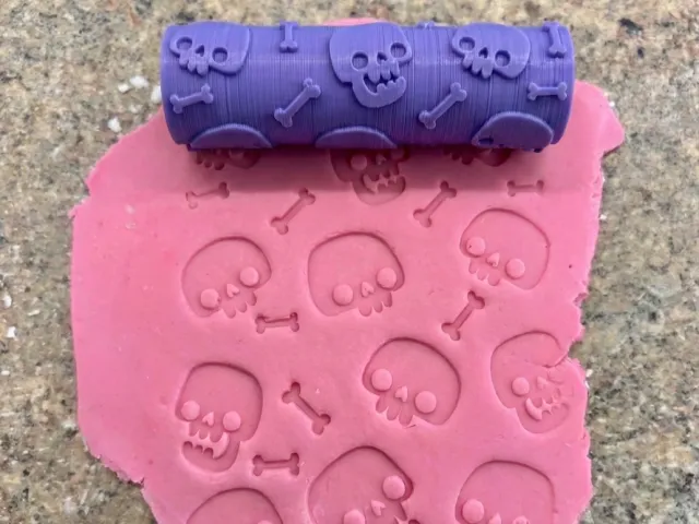 Skull n Bones Pattern Roller