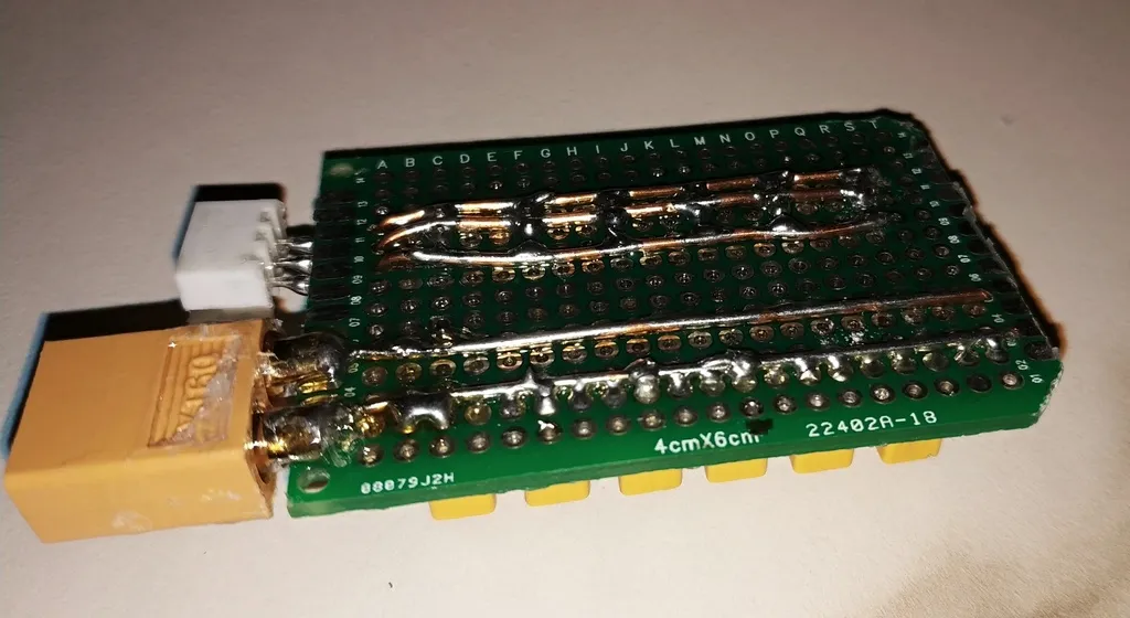 ViaGasaFamido XT30 Parallel Charge Board, 20A Multi Channel Charging