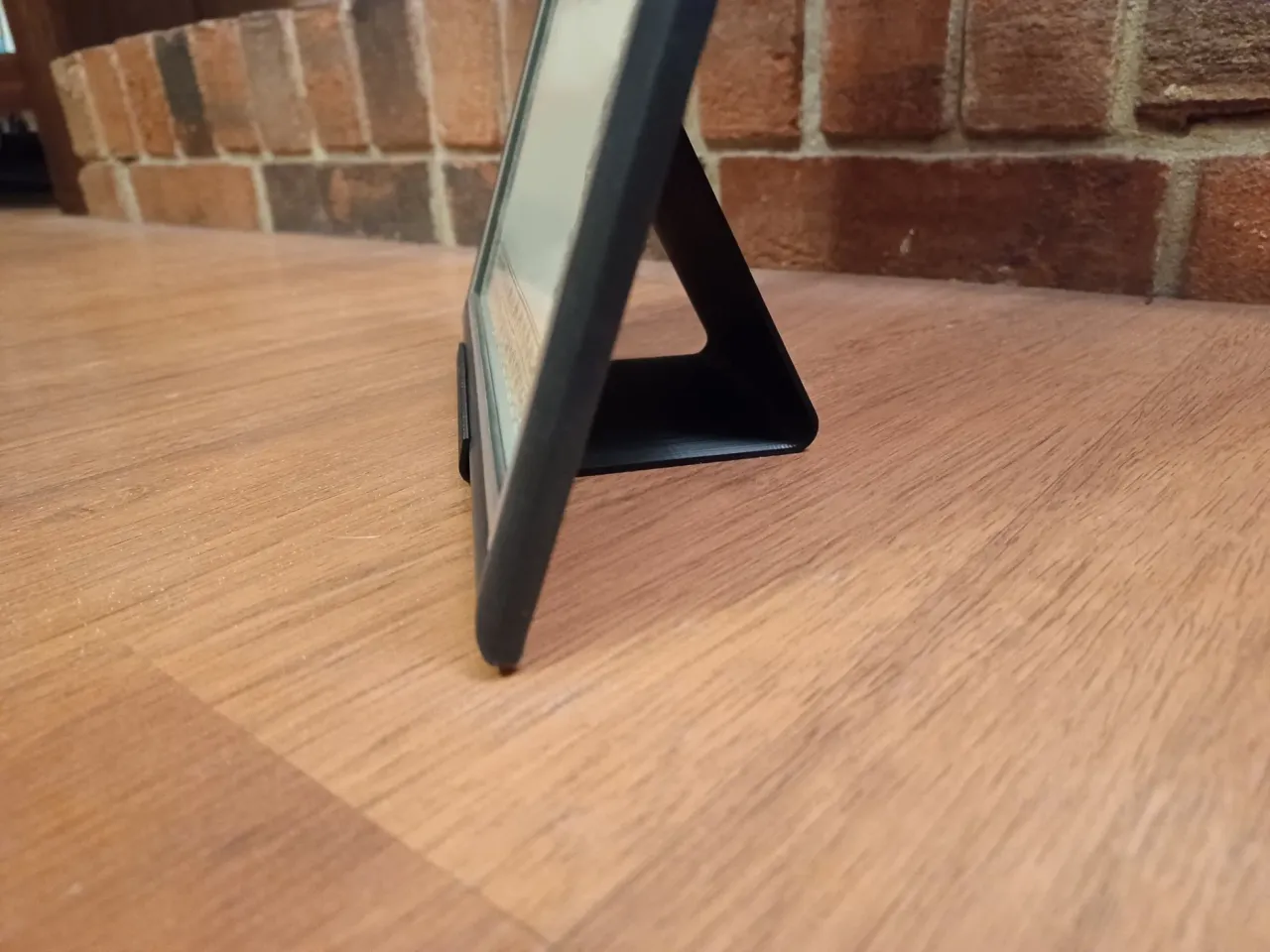 Simple Picture Frame Stand - Low Profile by rngilligan, Download free STL  model