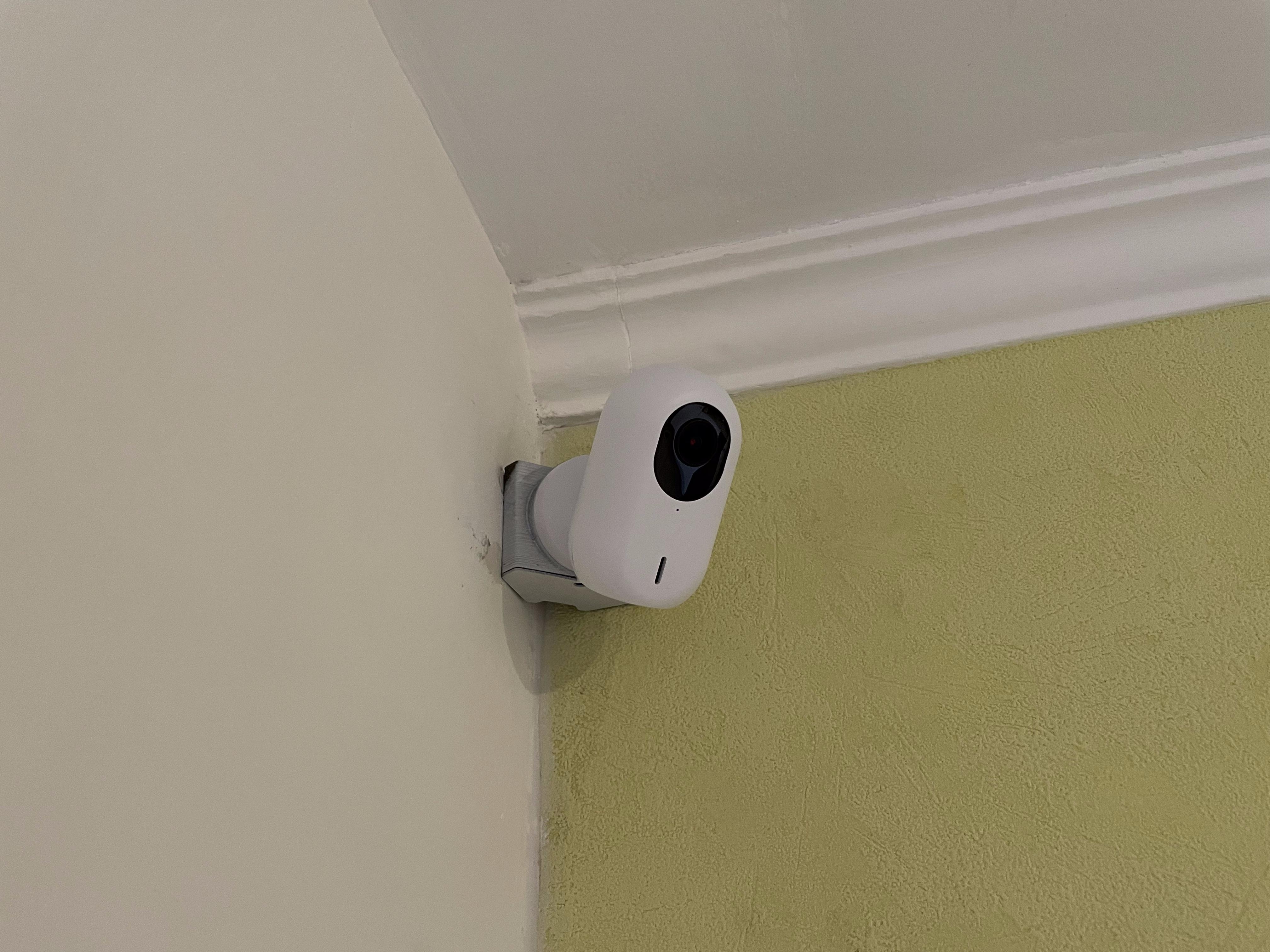Unifi G3 instant corner mount (90° and 75° downwards) with hidden power cable