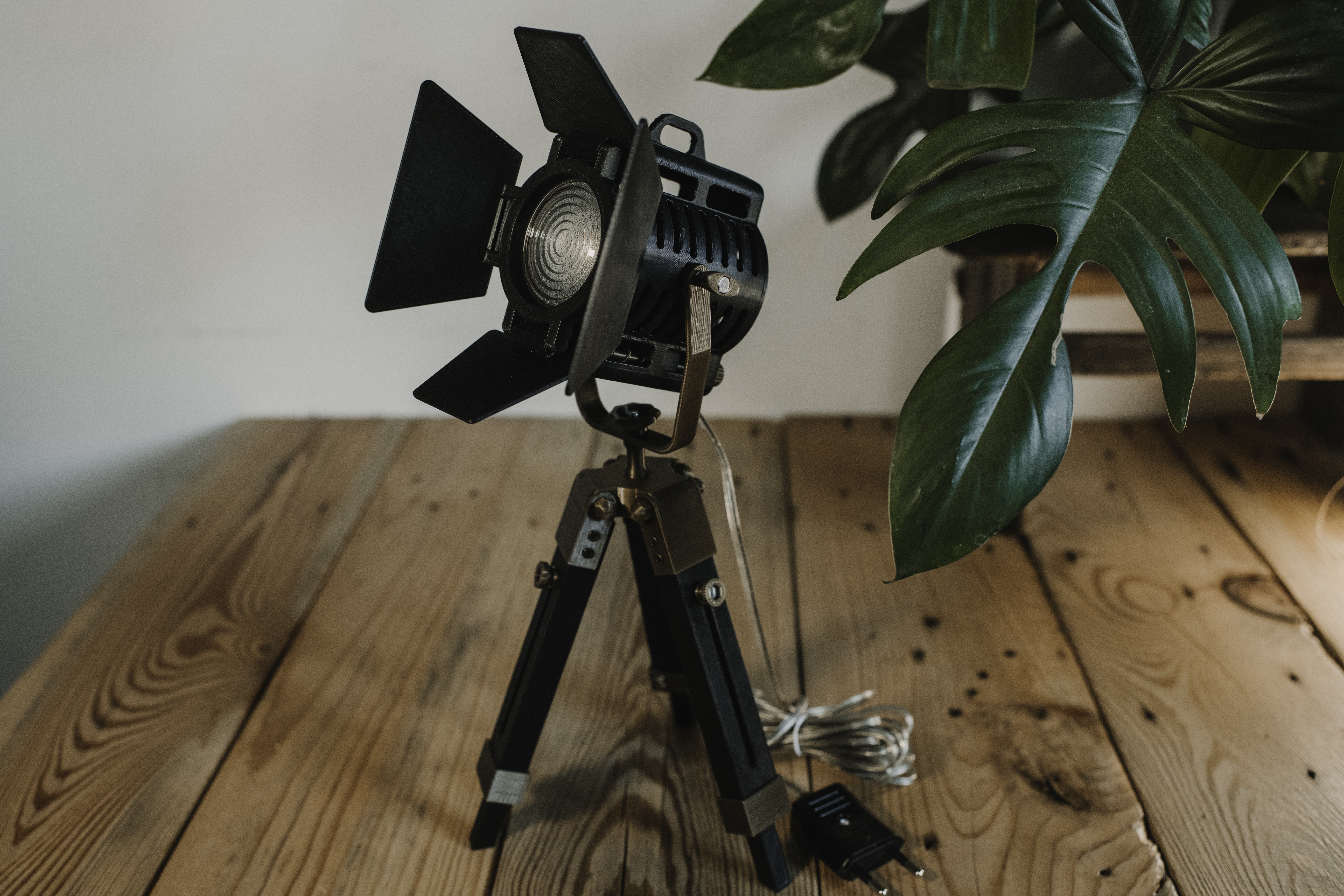 Retro Fresnel Spotlight + Tripod