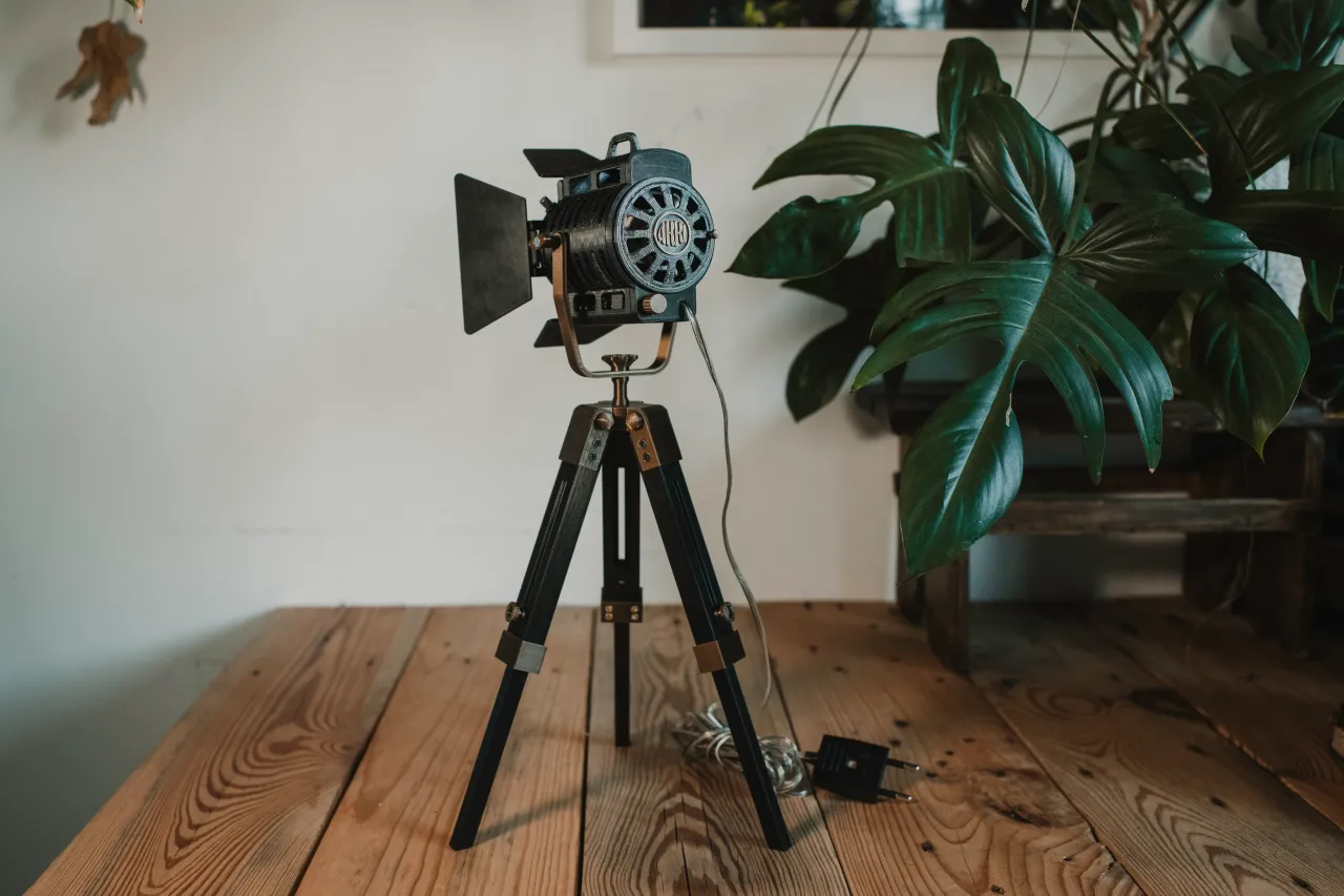 Retro Fresnel Spotlight Tripod by Voorhees Download free STL