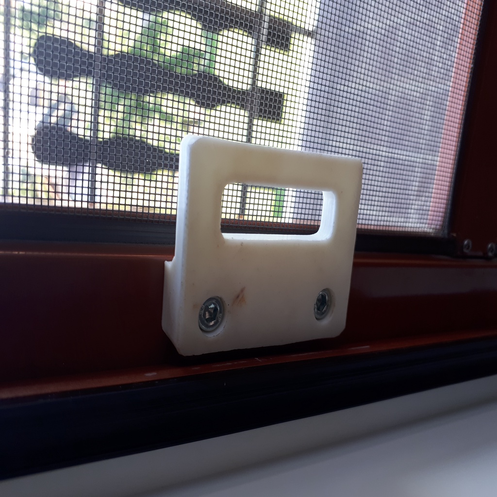 Inner handle for insect screen door